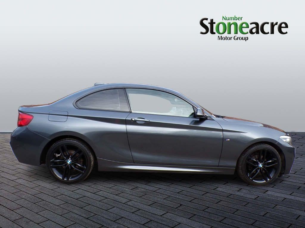 BMW 2 Series Image 2