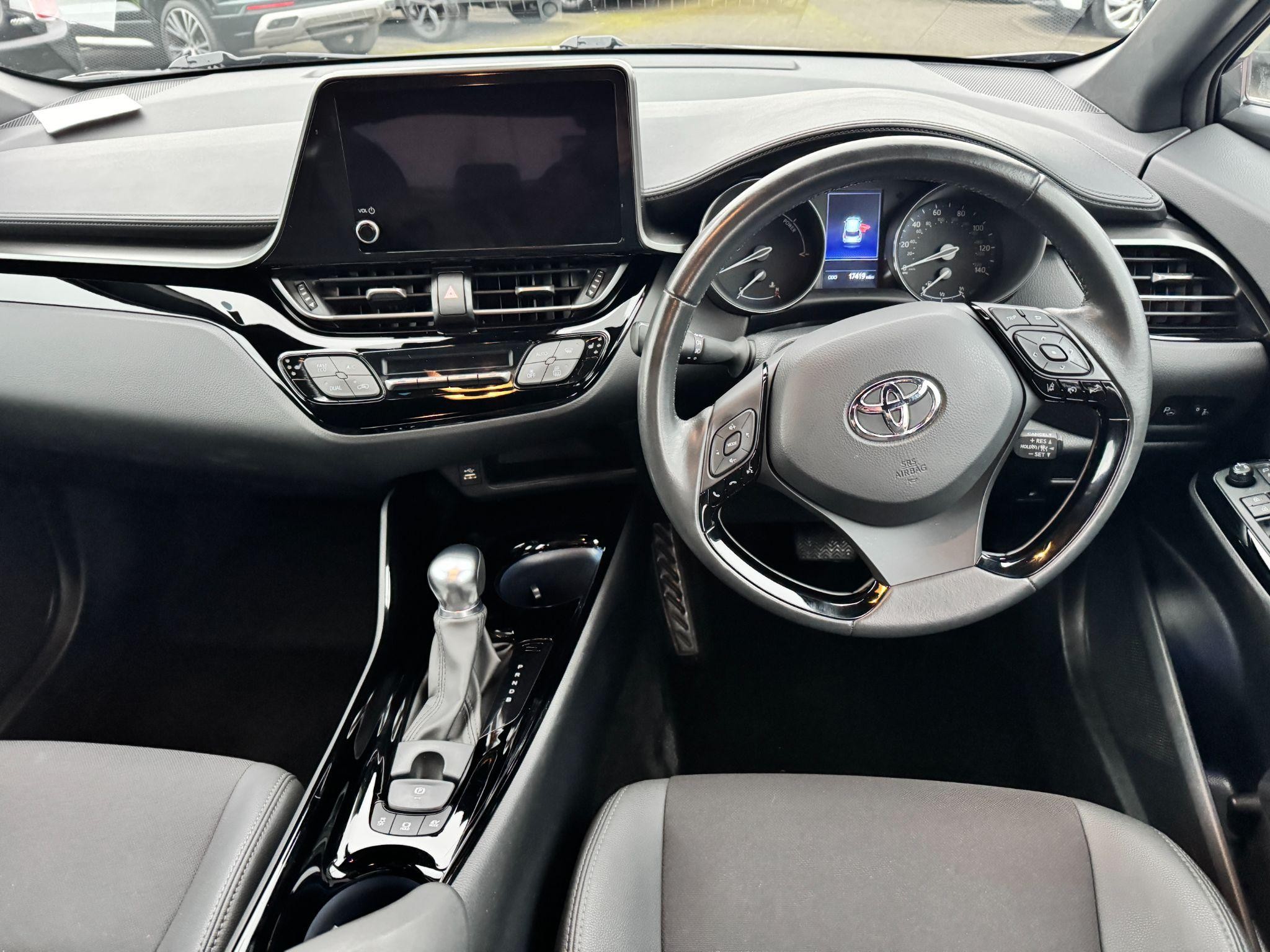 Toyota C-HR Image 17