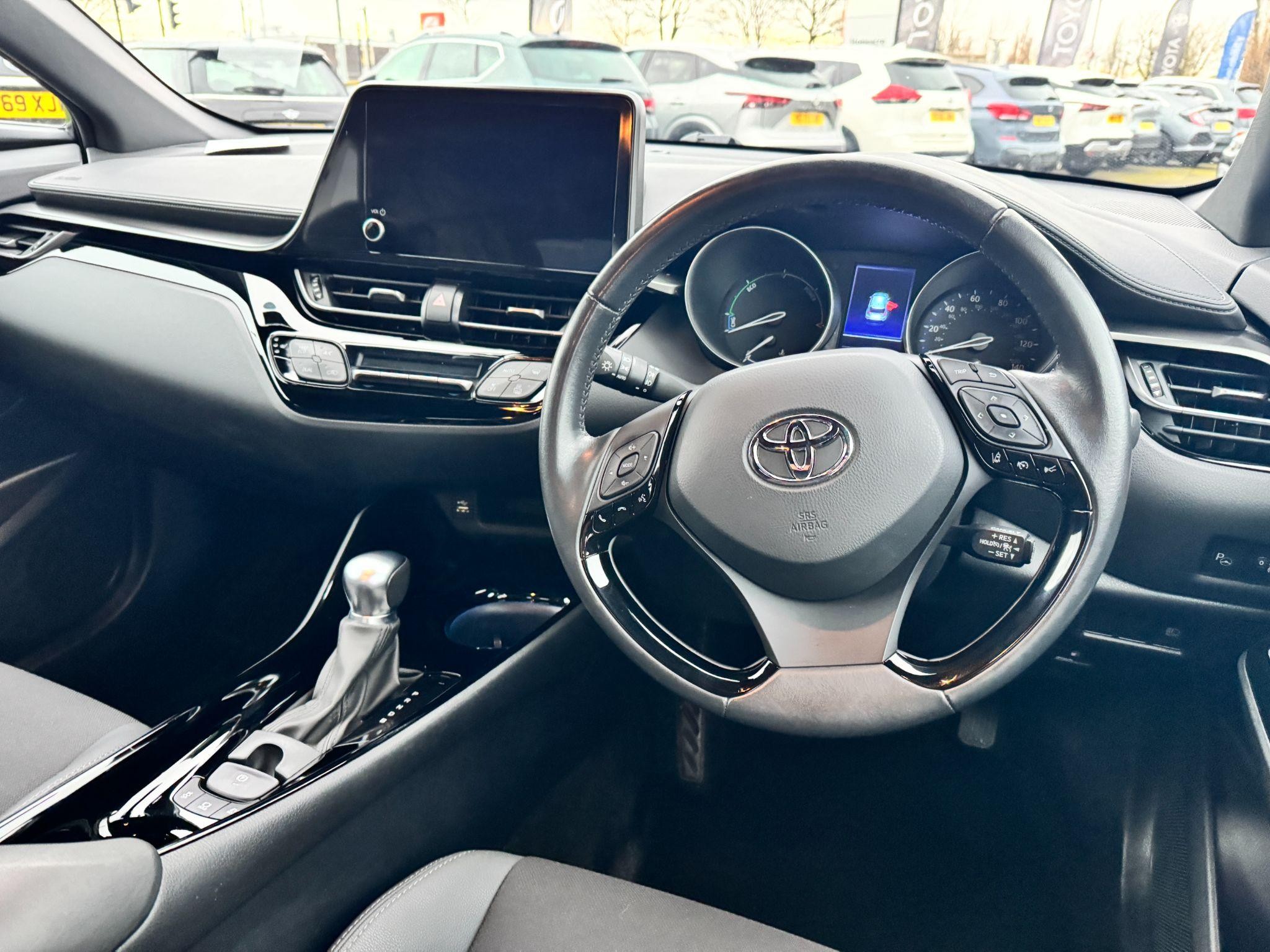 Toyota C-HR Image 18