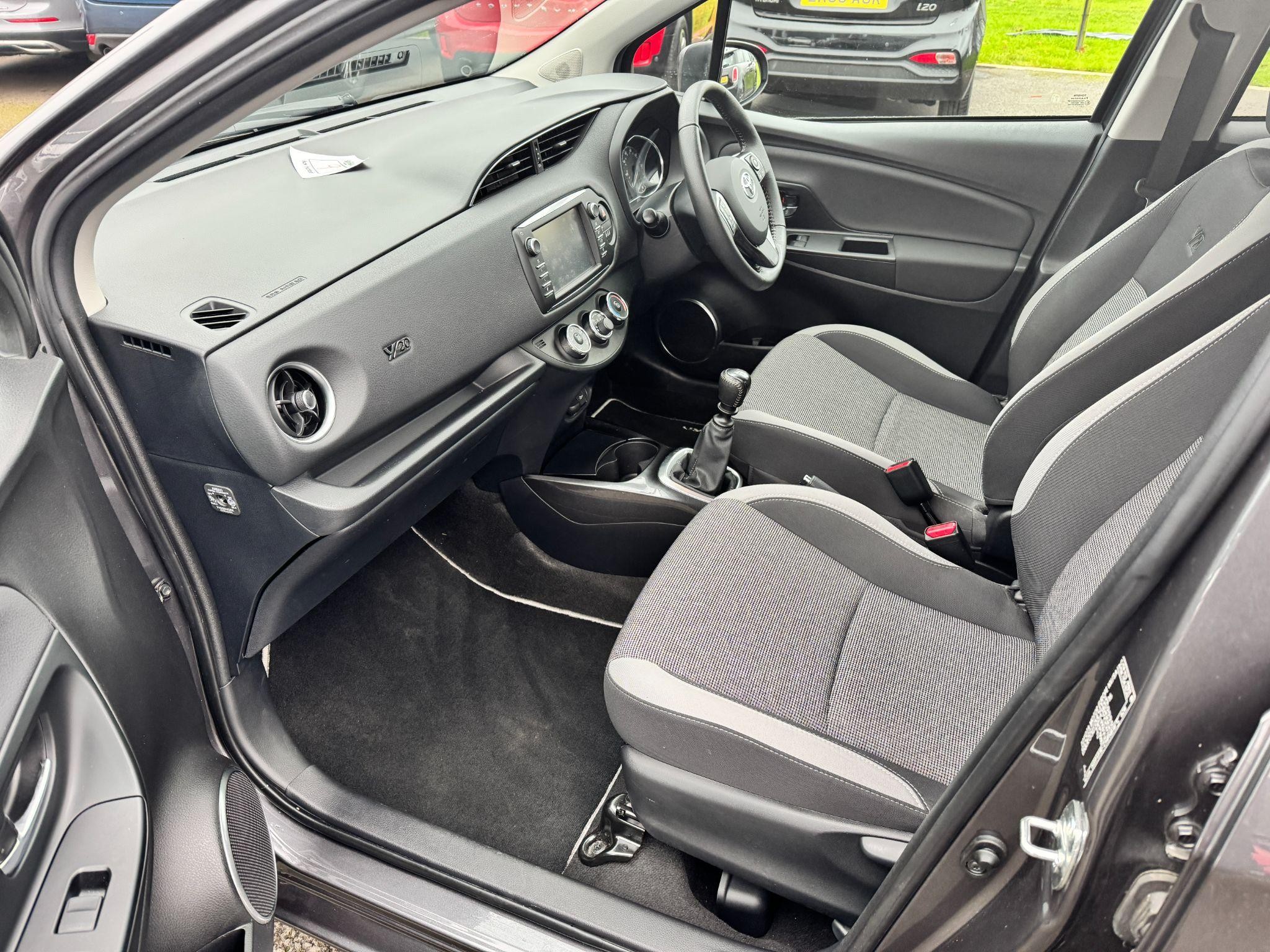 Toyota Yaris Image 14