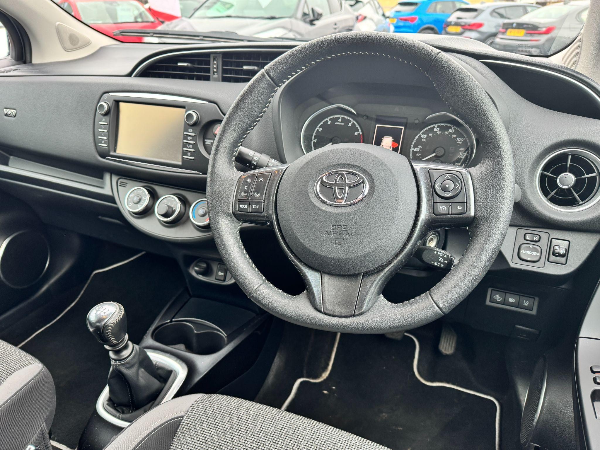 Toyota Yaris Image 16