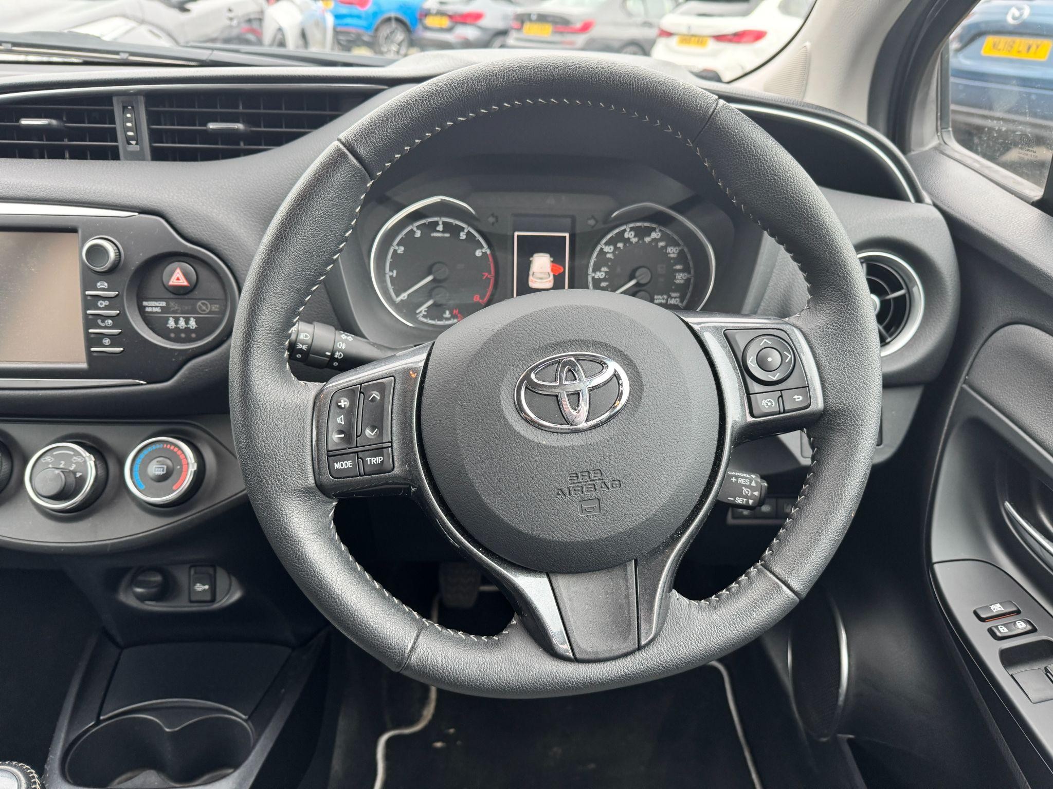 Toyota Yaris Image 17