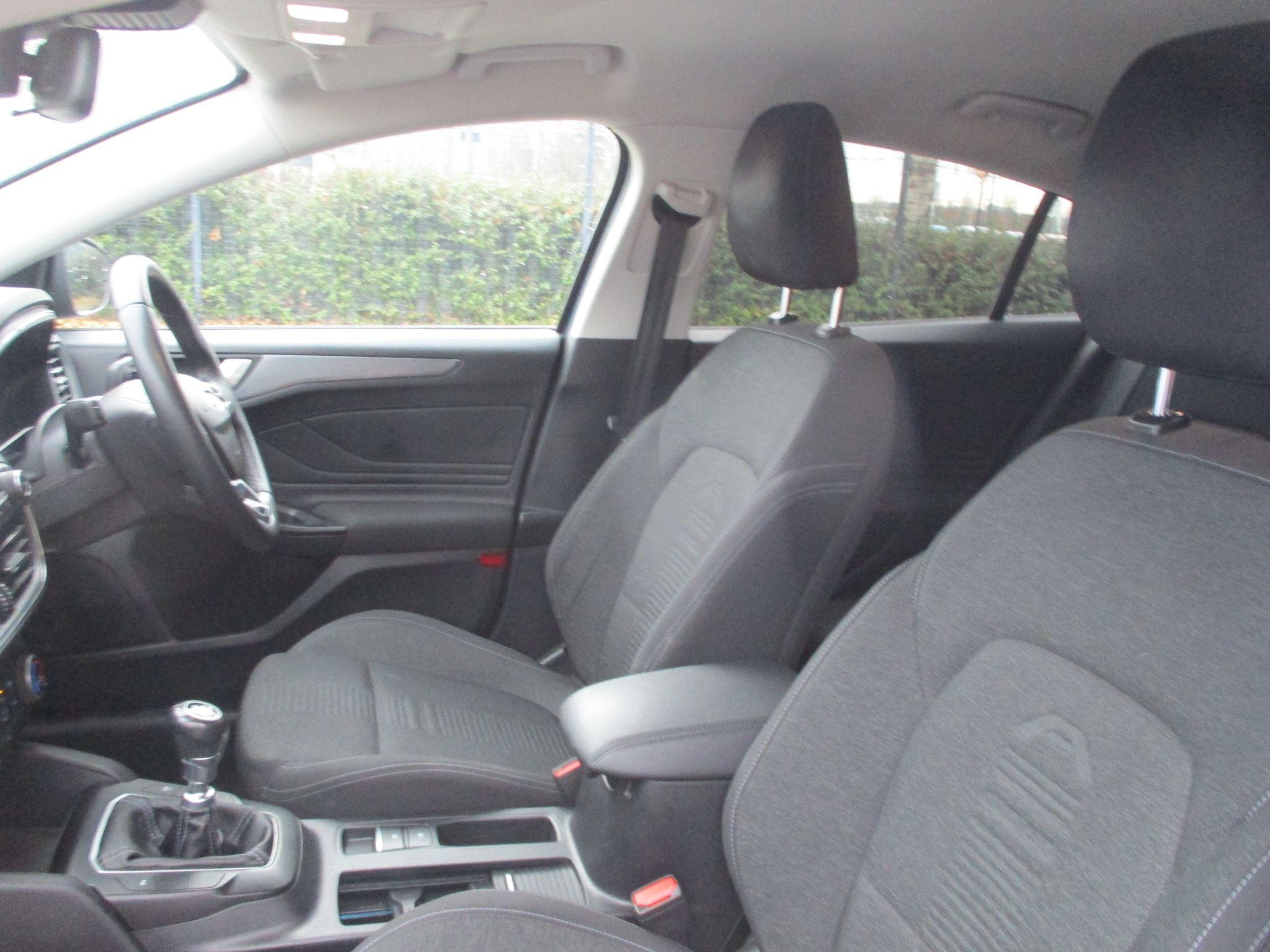 Ford Focus Image 18