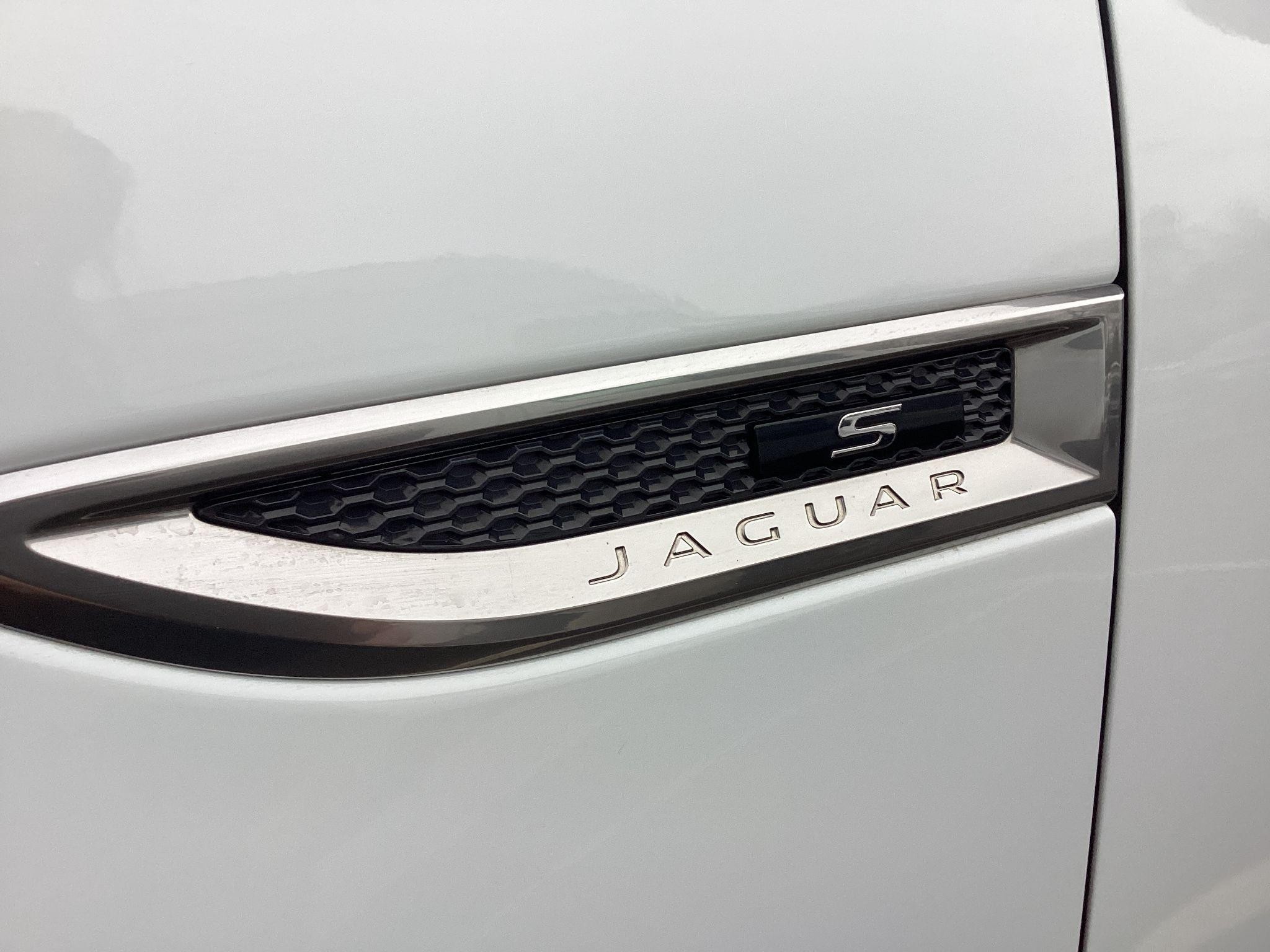 Jaguar E-Pace Image 52