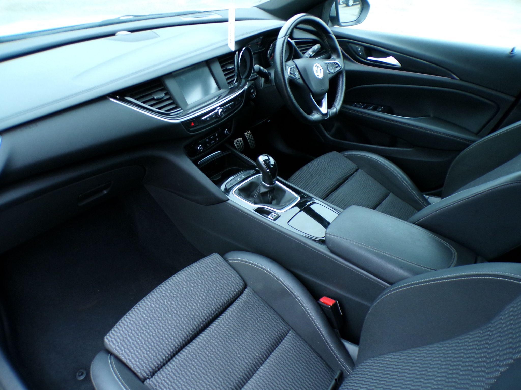 Vauxhall Insignia Image 12