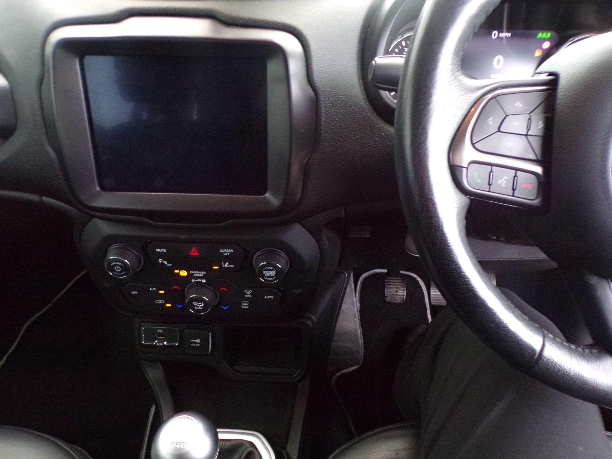 Jeep Renegade Image 13