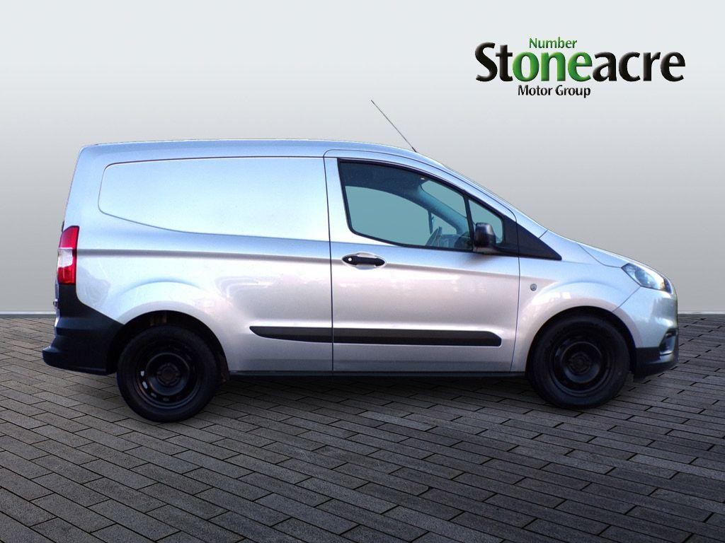 Ford Transit Courier Image 2