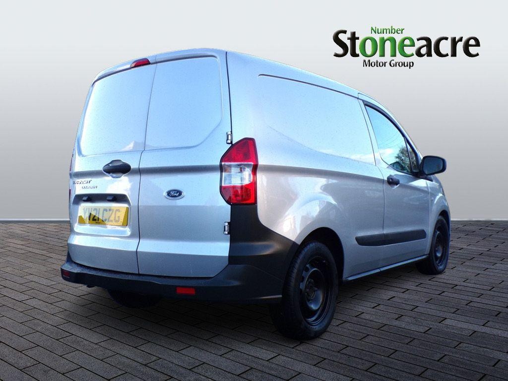 Ford Transit Courier Image 3