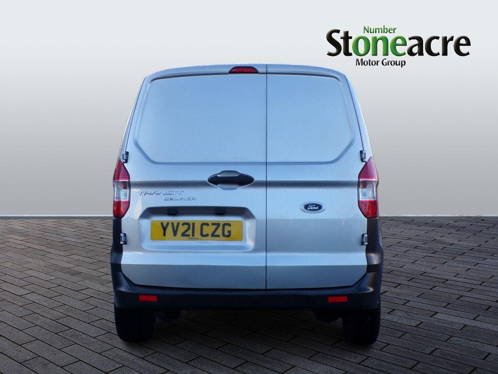 Ford Transit Courier Image 4