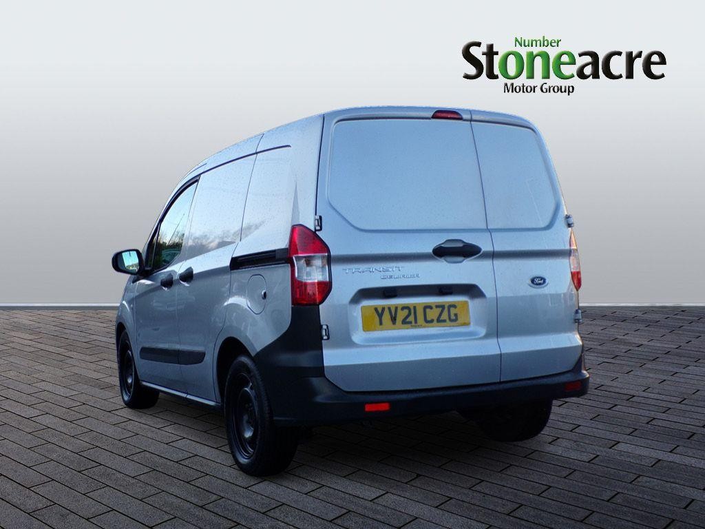 Ford Transit Courier Image 5