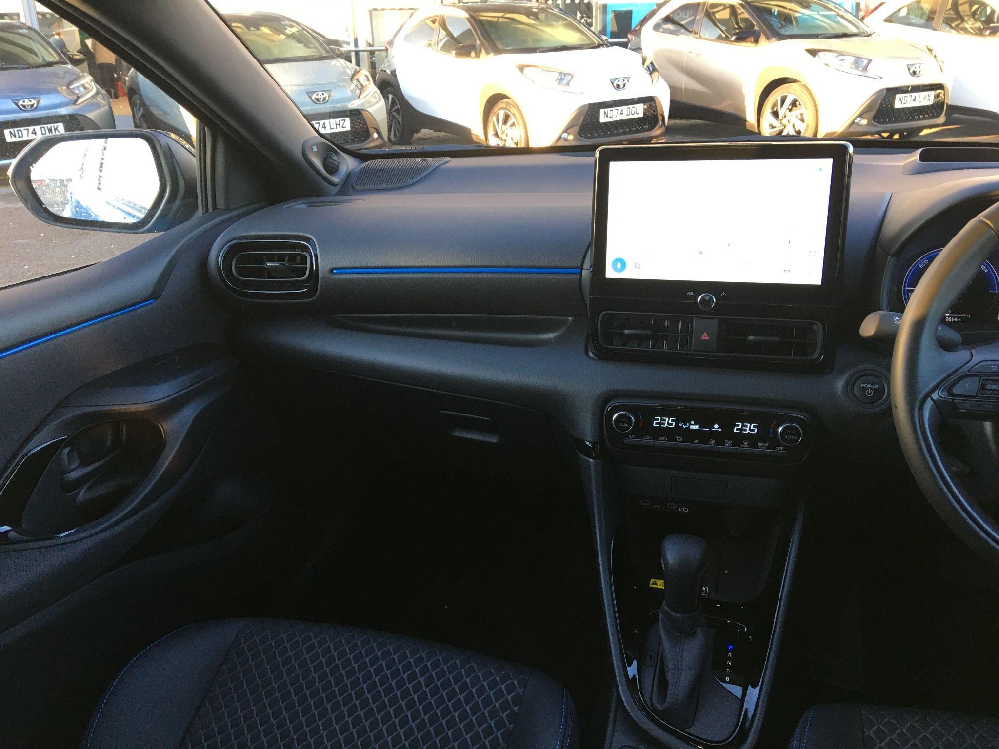 Toyota Yaris Image 16