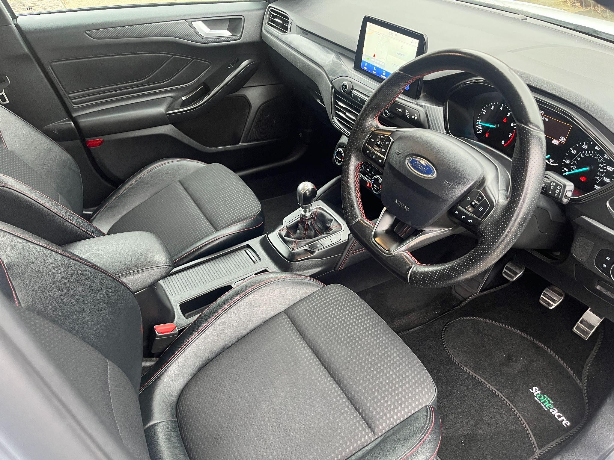 Ford Focus Image 11