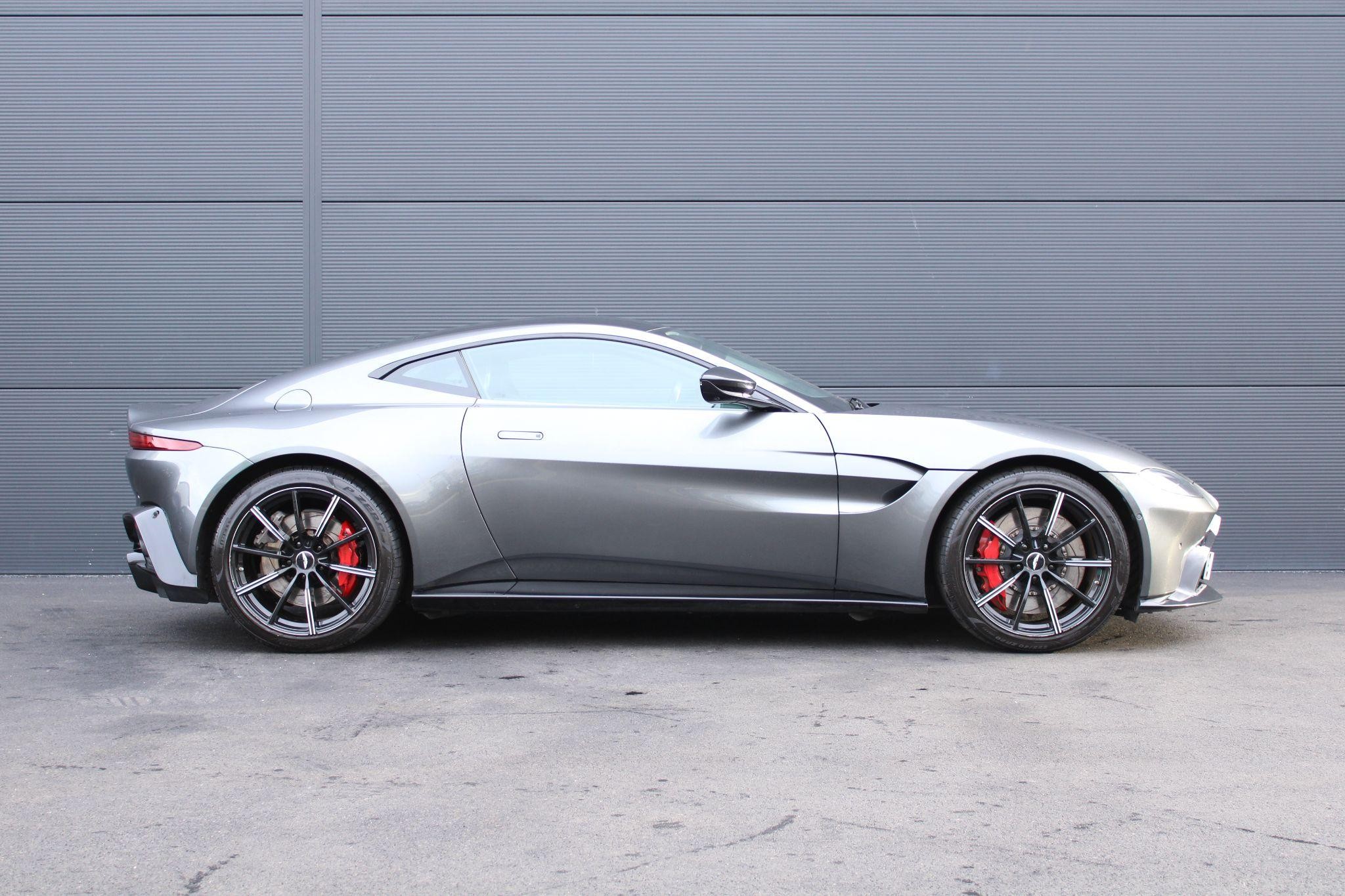 Aston Martin Vantage Image 7