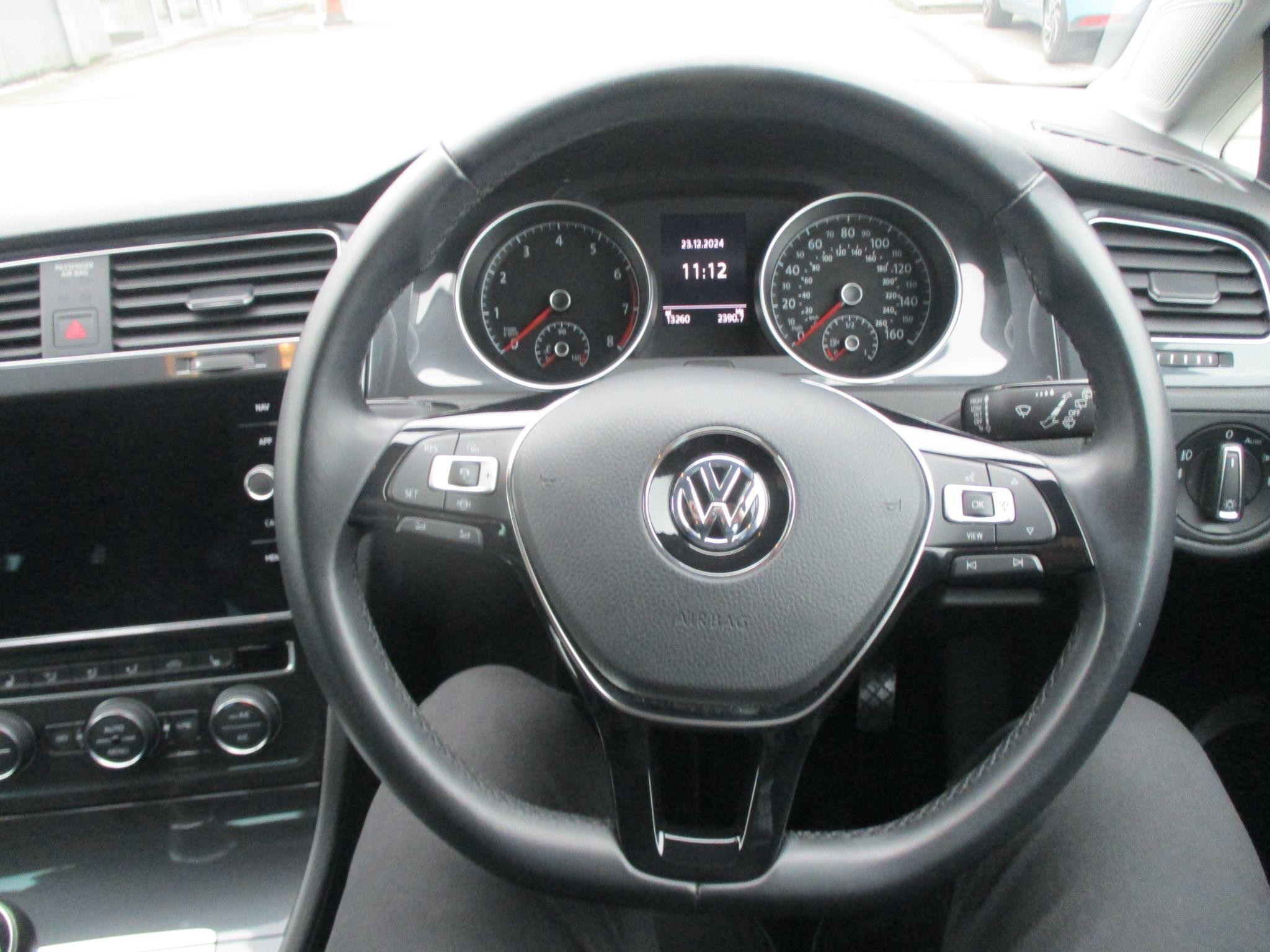 Volkswagen Golf Image 16