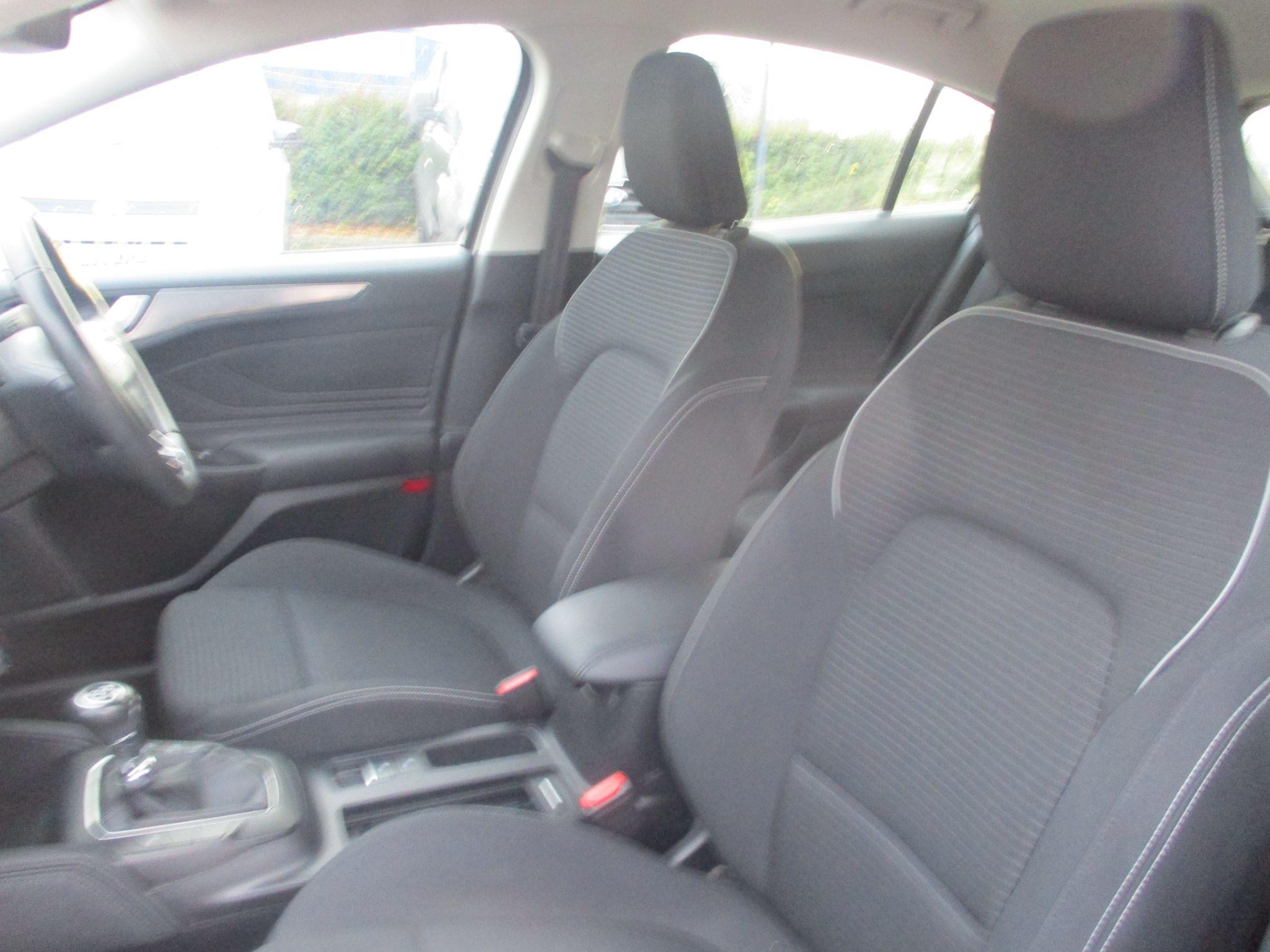 Ford Focus Image 20