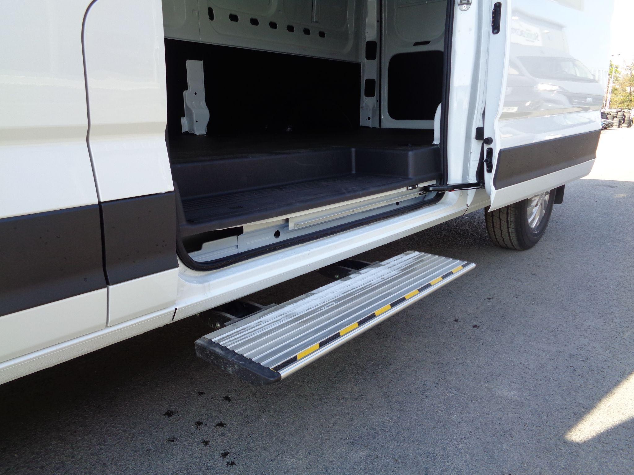 Maxus Deliver 9 Image 9