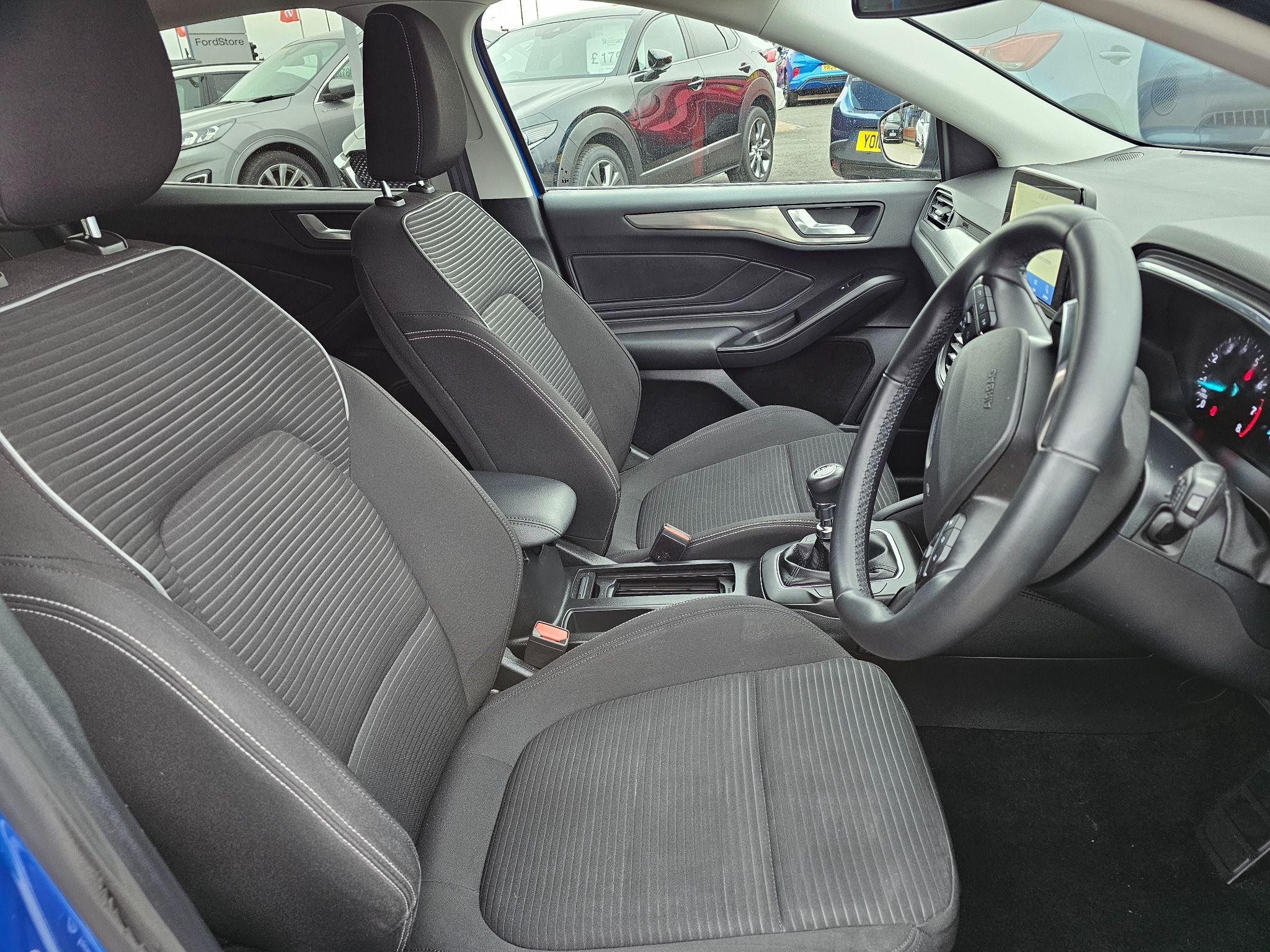 Ford Focus Image 9