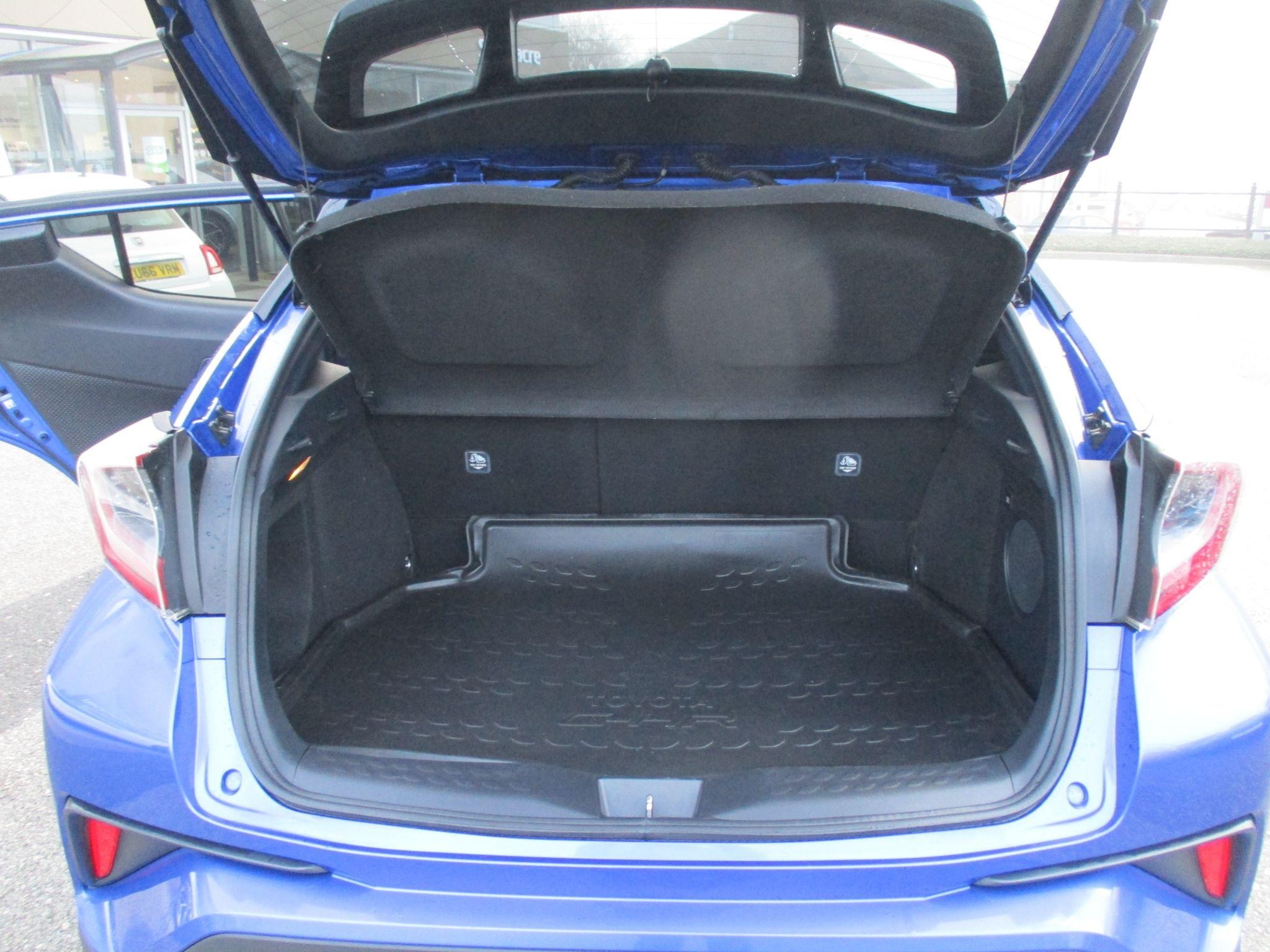 Toyota C-HR Self-Charging Hybrid Image 9