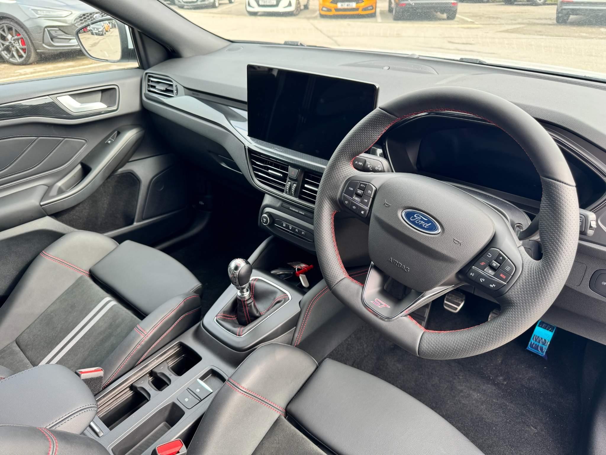 Ford Focus Image 11