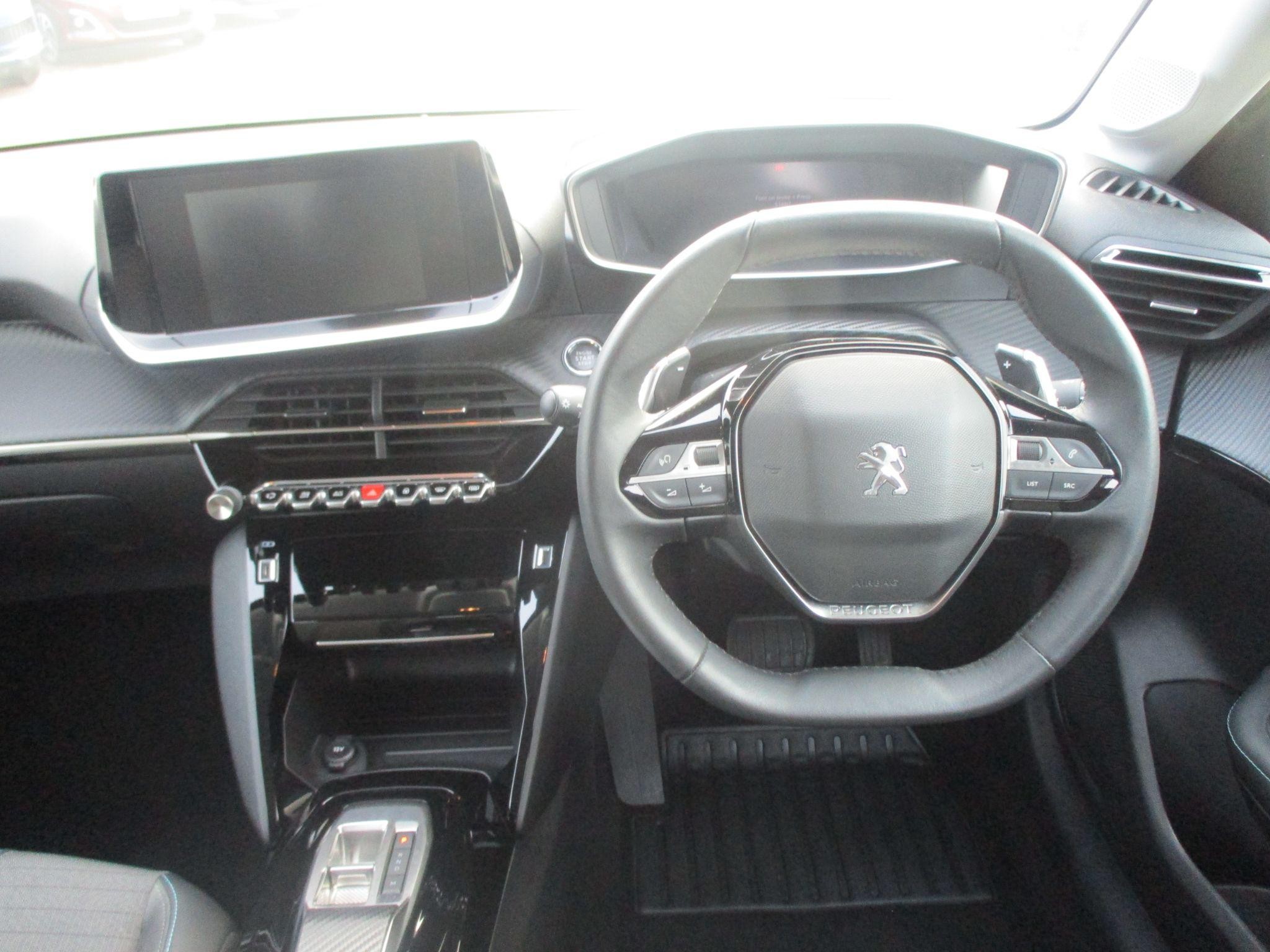 Peugeot 208 Image 15