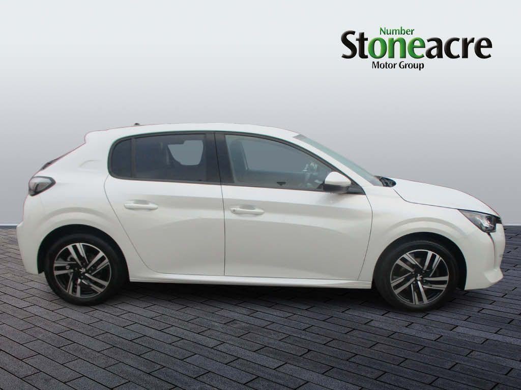 Peugeot 208 Image 2