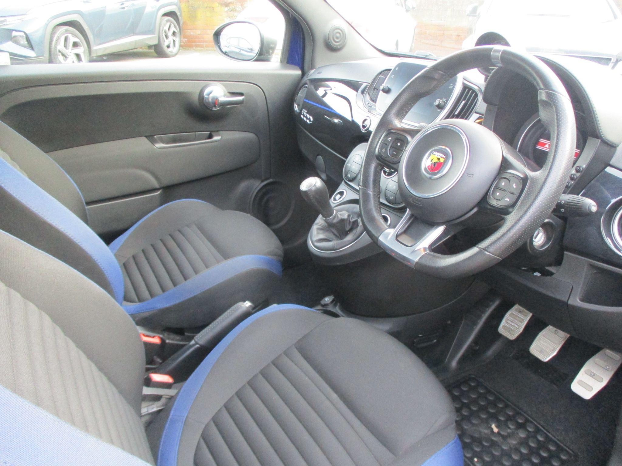 Abarth 595 Image 11