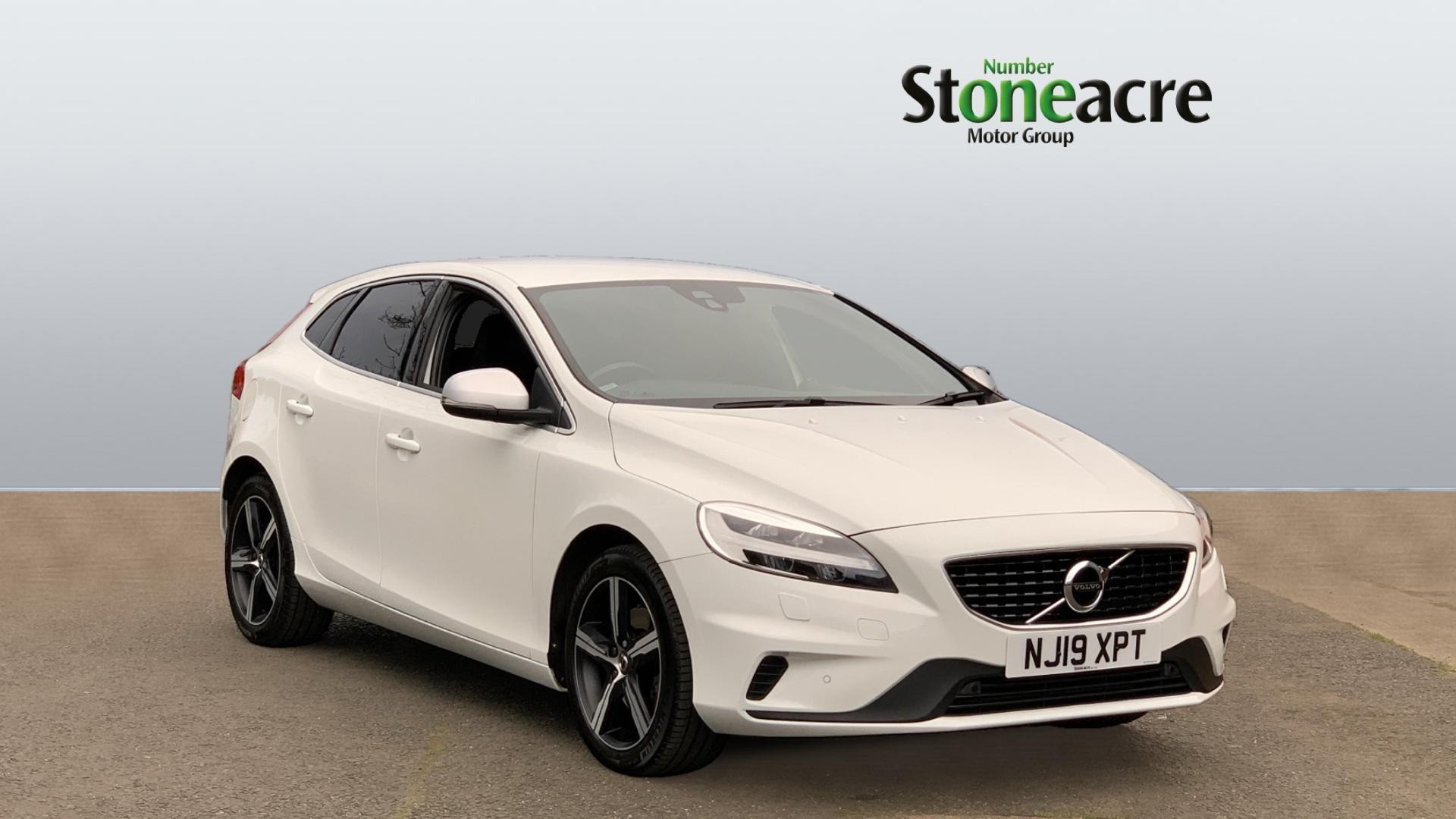 Volvo V40 Image 1