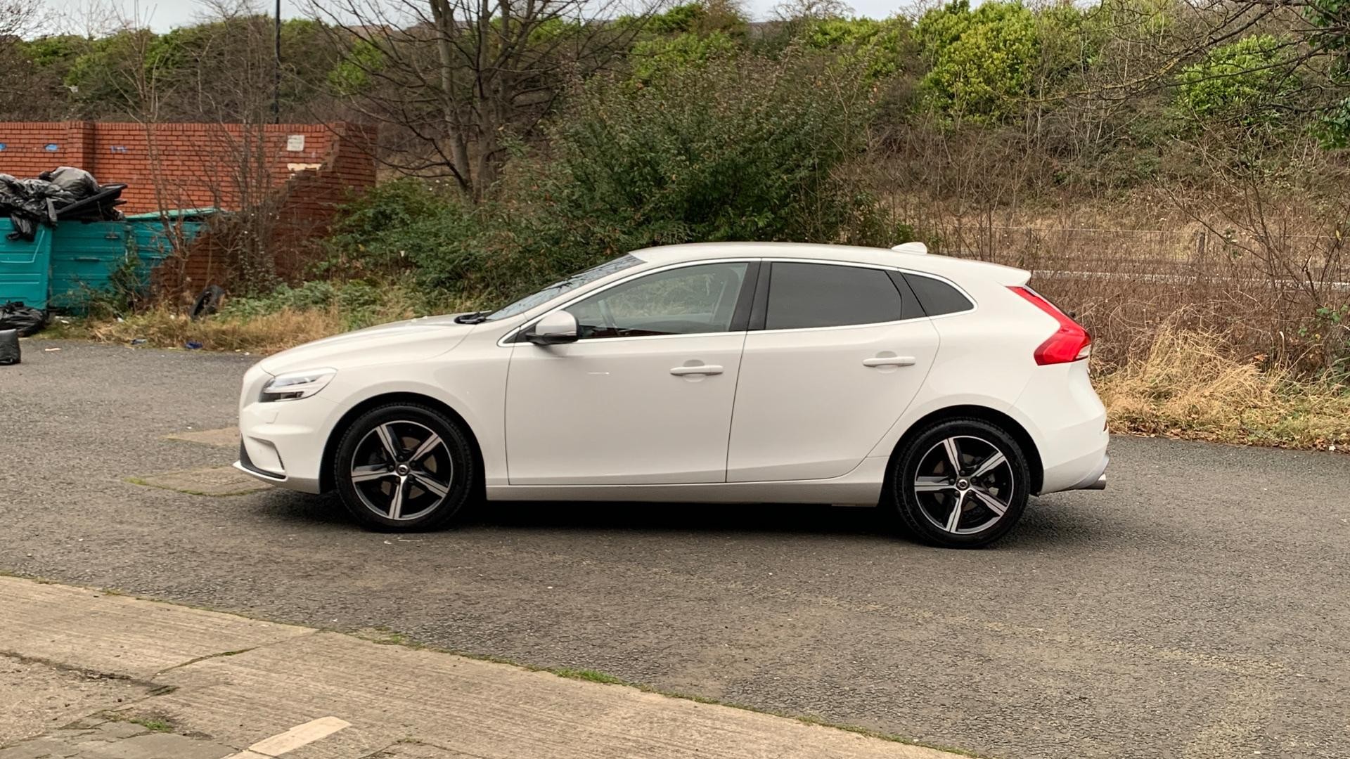 Volvo V40 Image 8