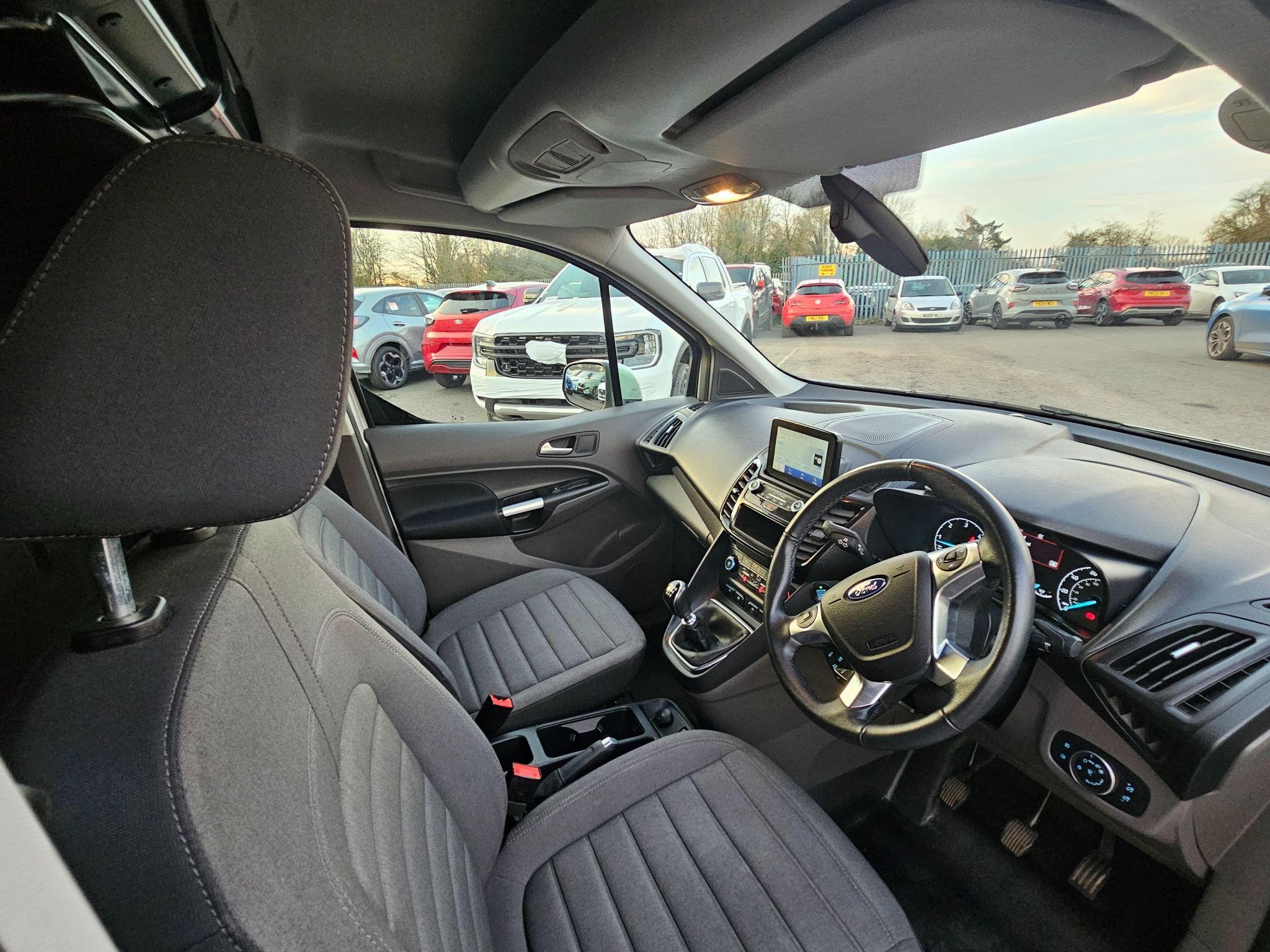 Ford Transit Connect Image 9