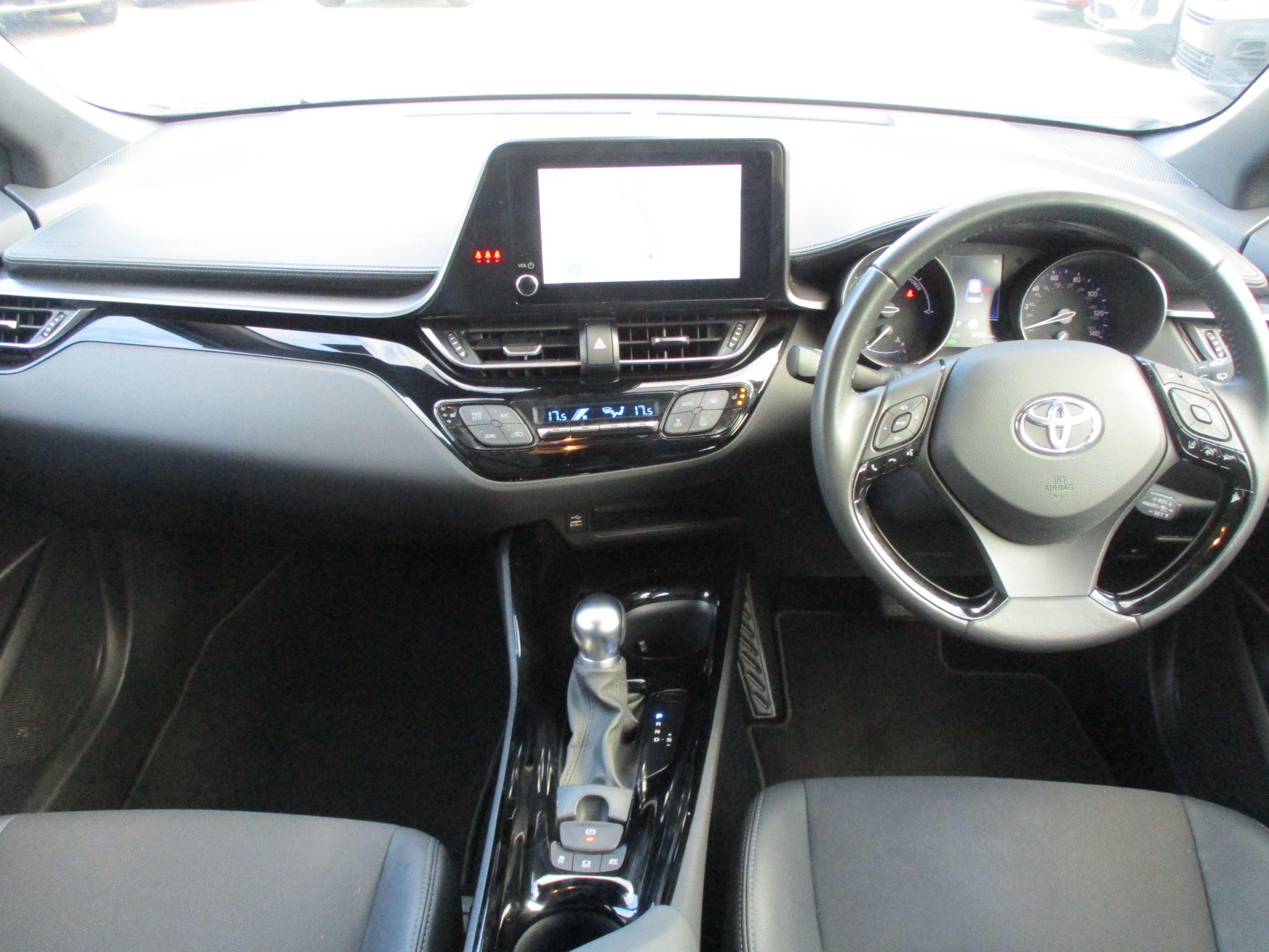 Toyota C-HR Image 16