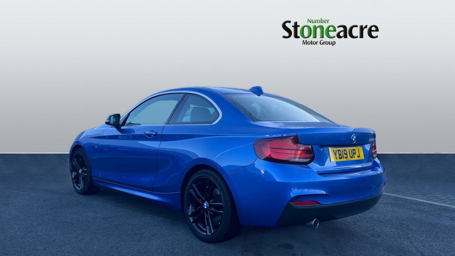 BMW 2 Series Image 2