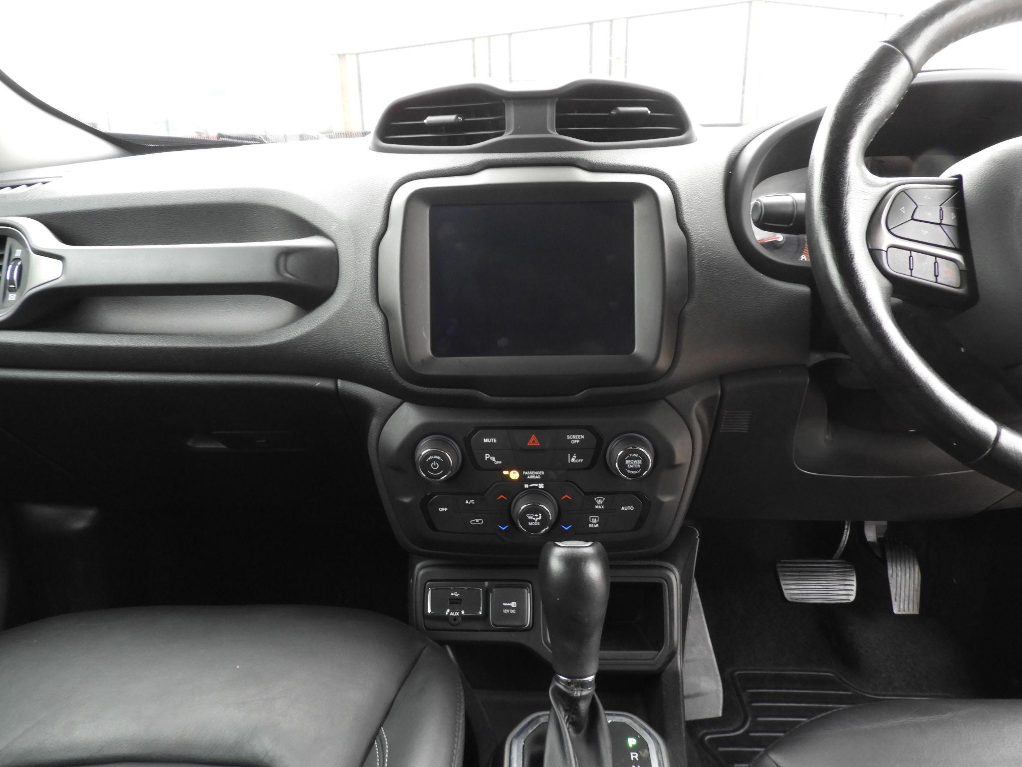 Jeep Renegade Image 15