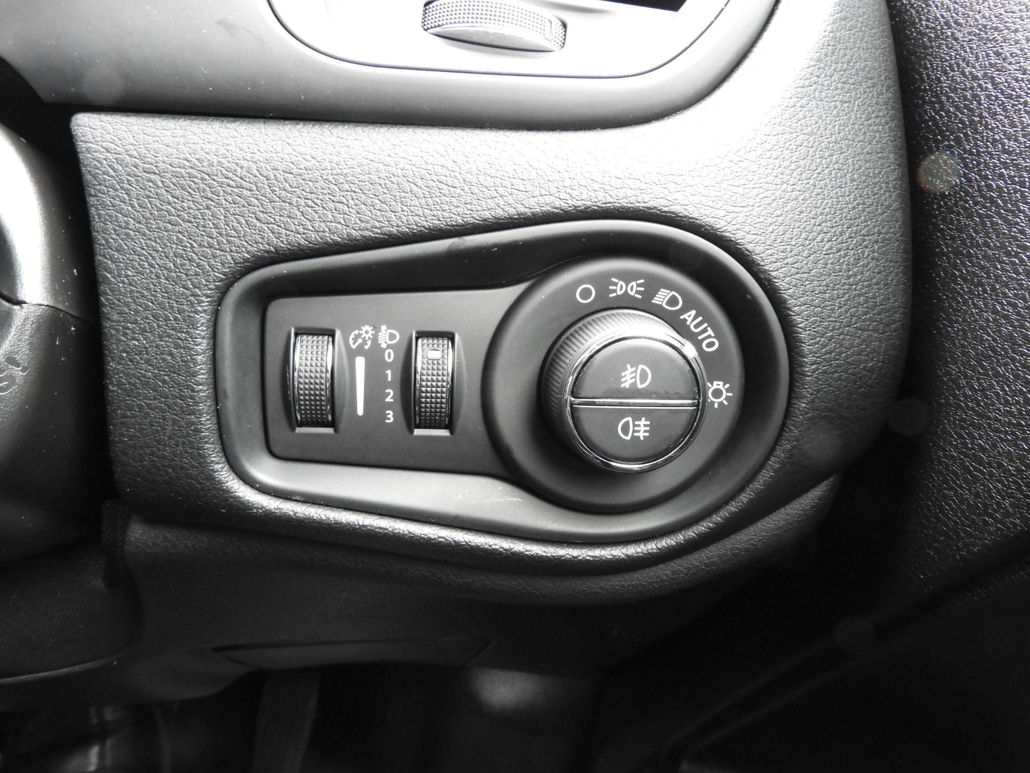 Jeep Renegade Image 19