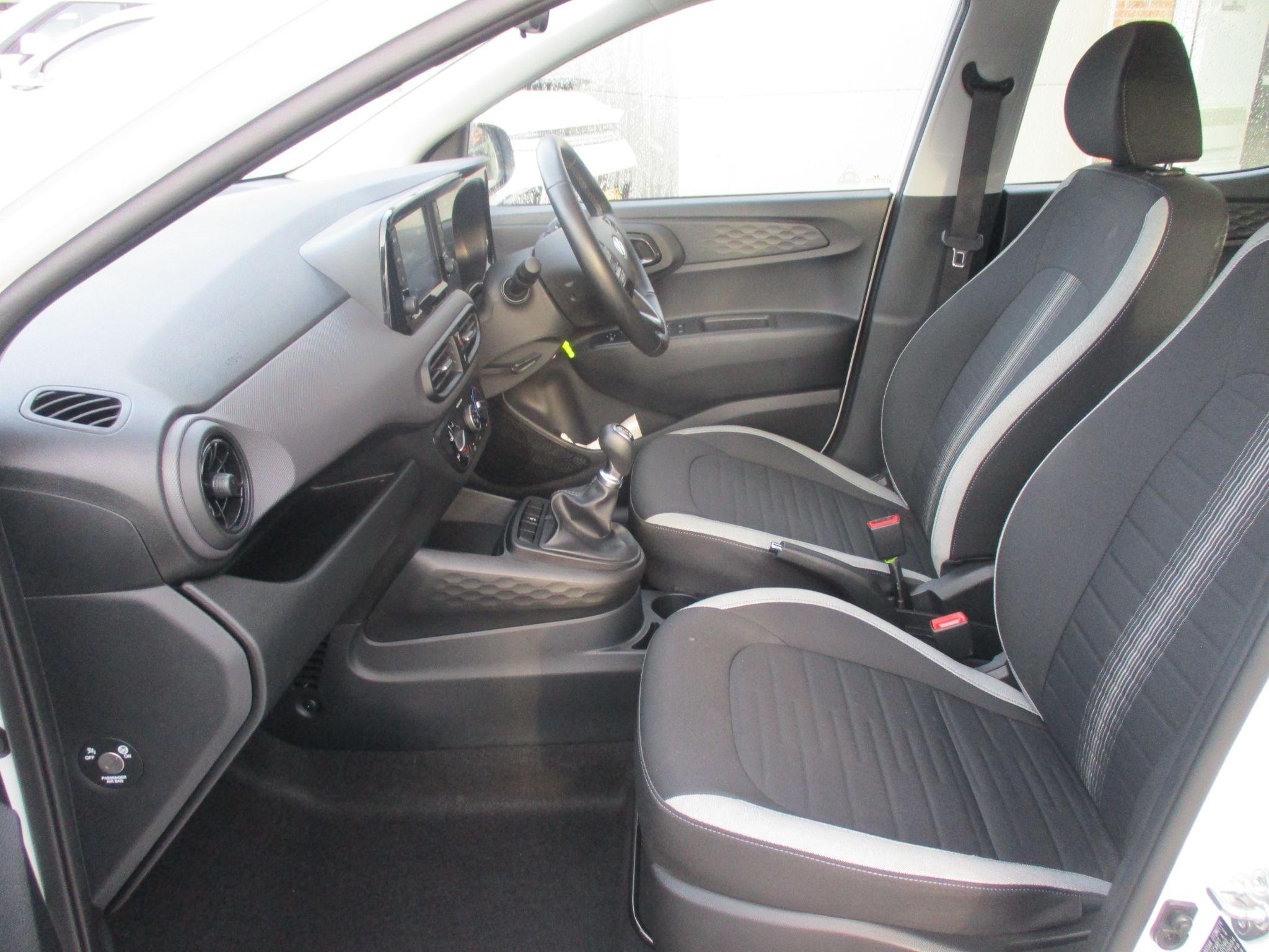 Hyundai i10 Image 11