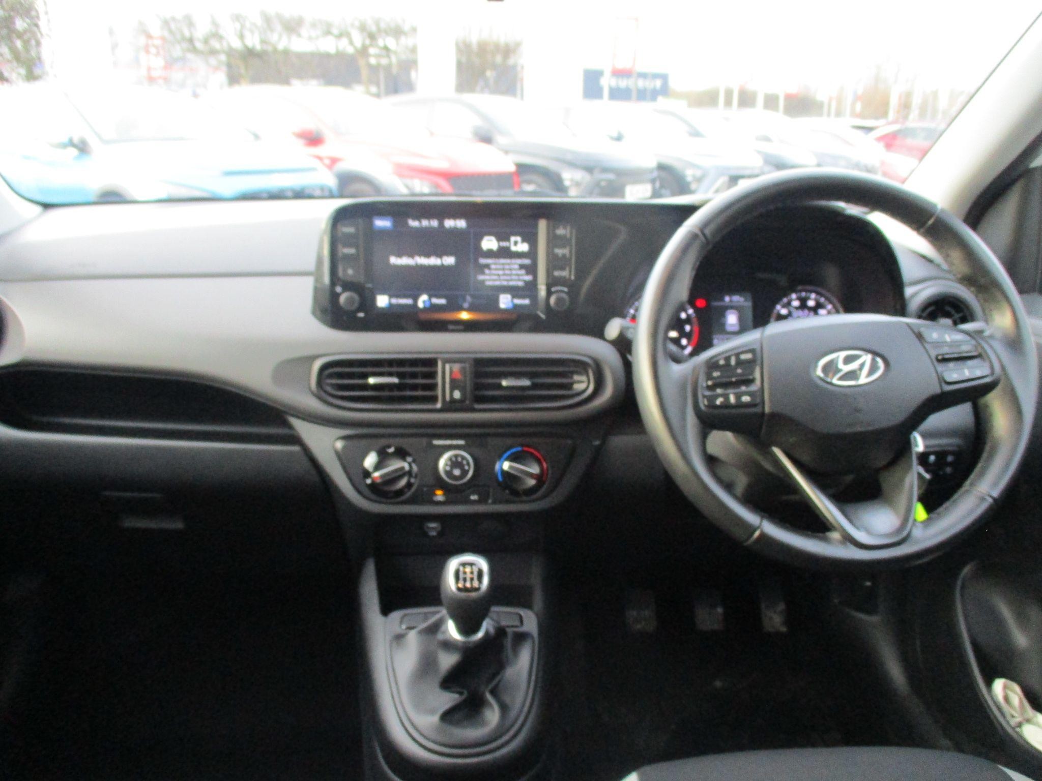 Hyundai i10 Image 12