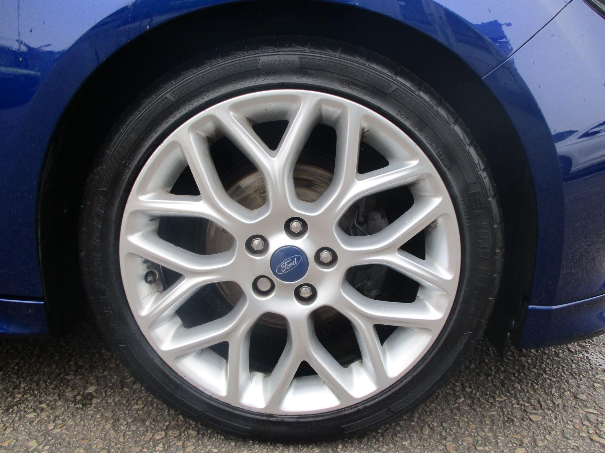 Ford Focus Image 9