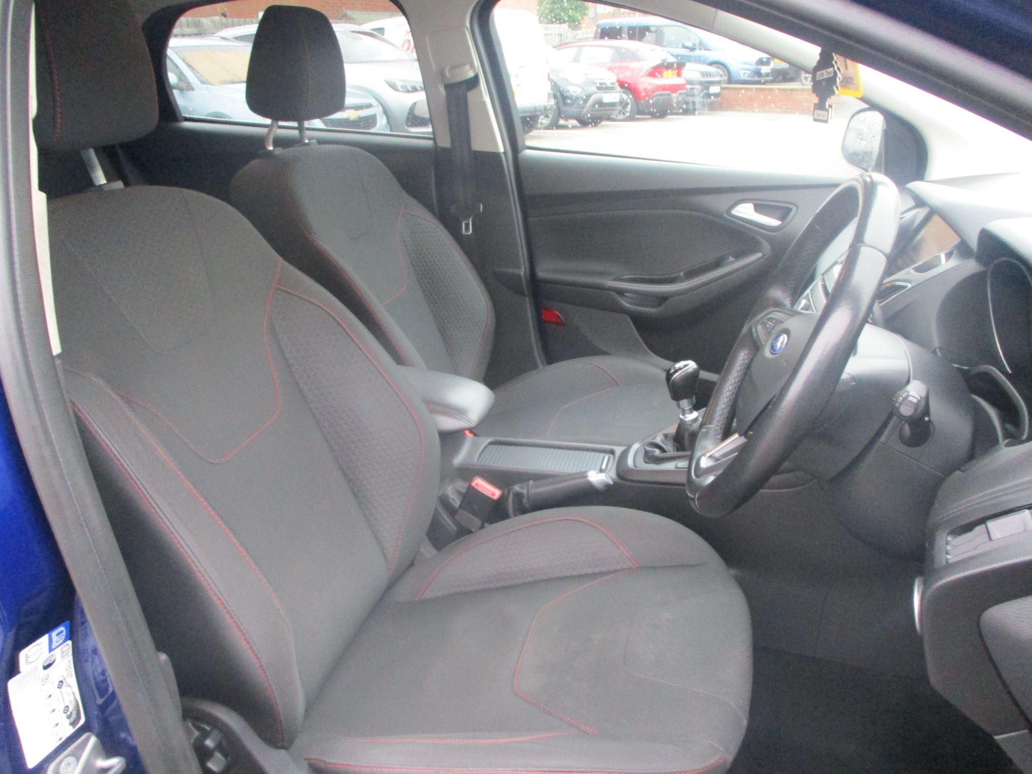 Ford Focus Image 10