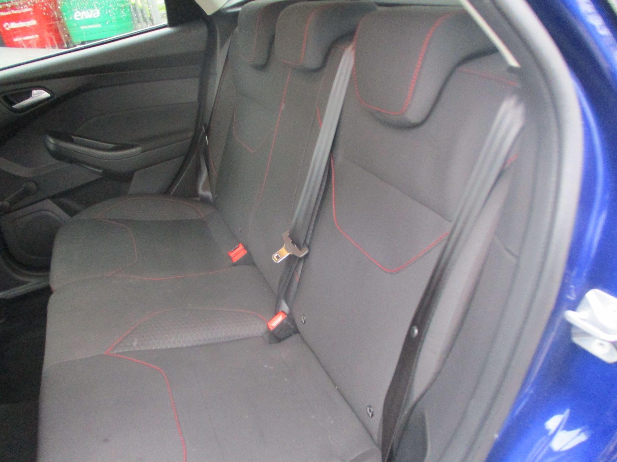 Ford Focus Image 12