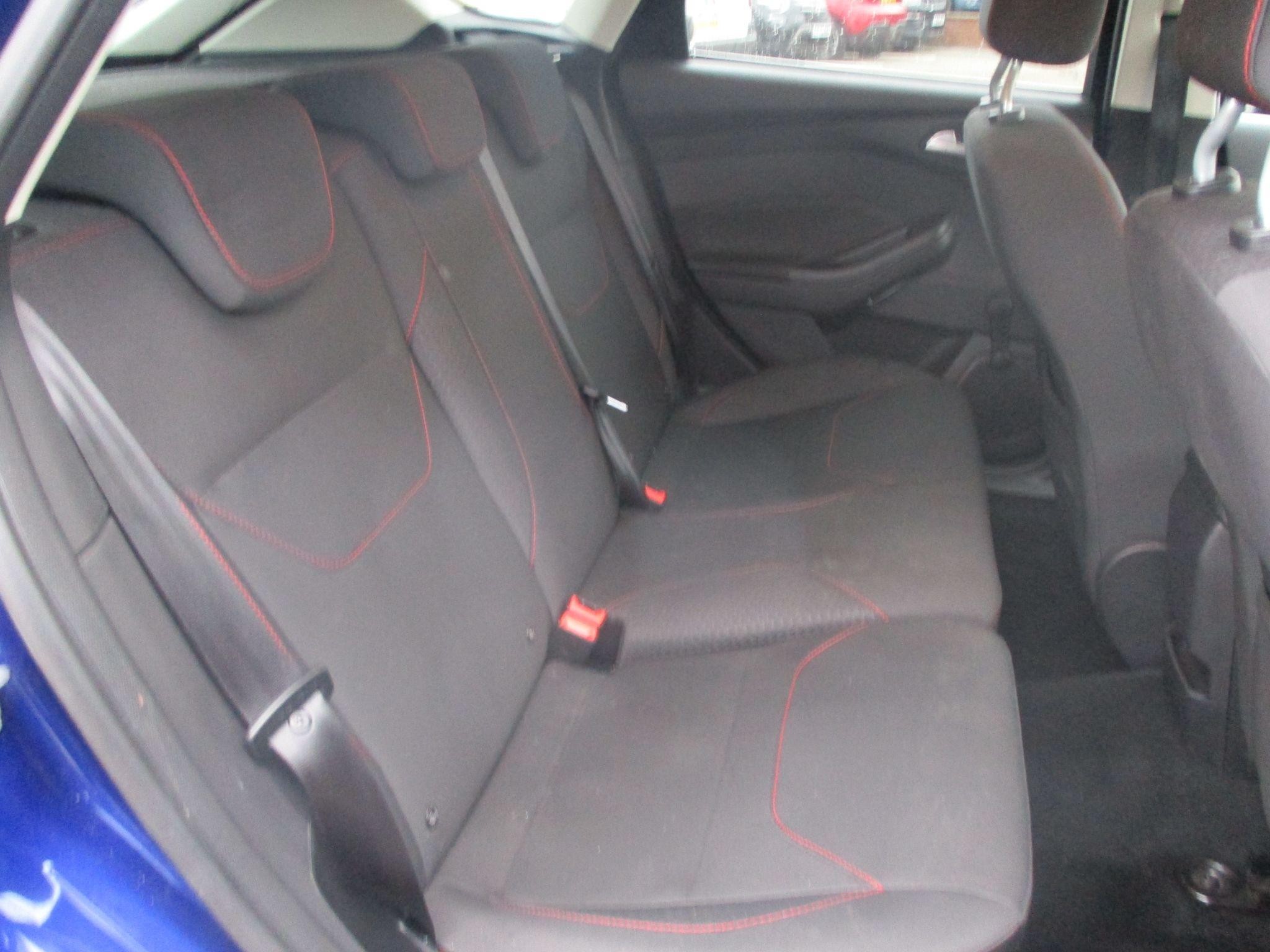 Ford Focus Image 13