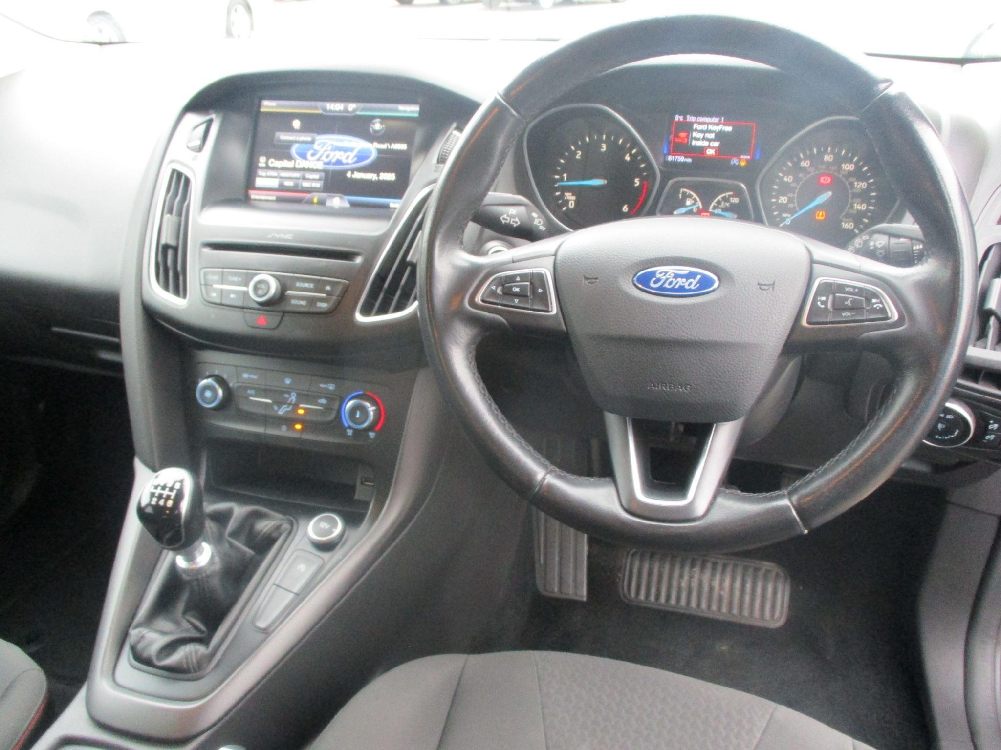 Ford Focus Image 15