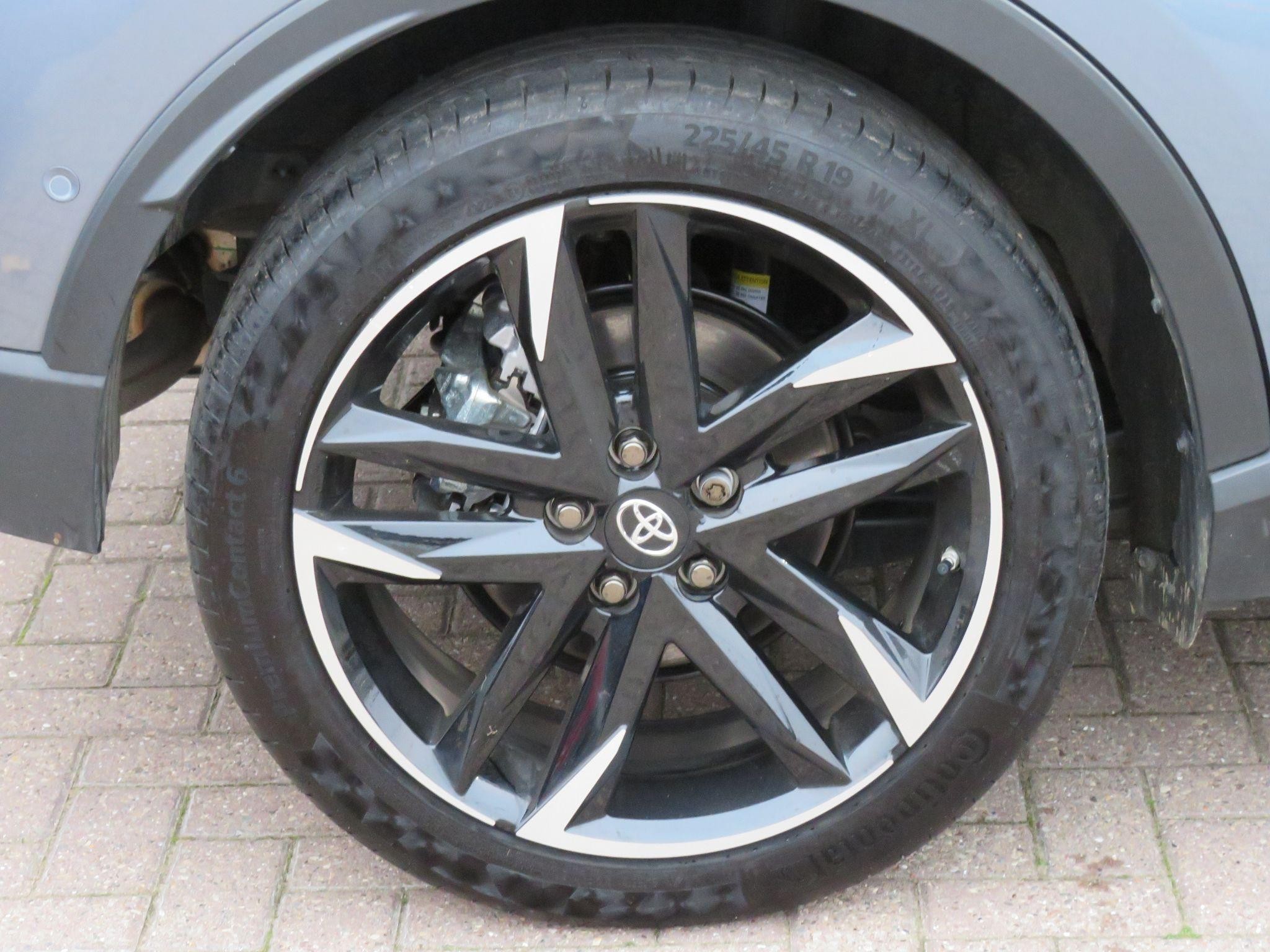 Toyota C-HR Image 11