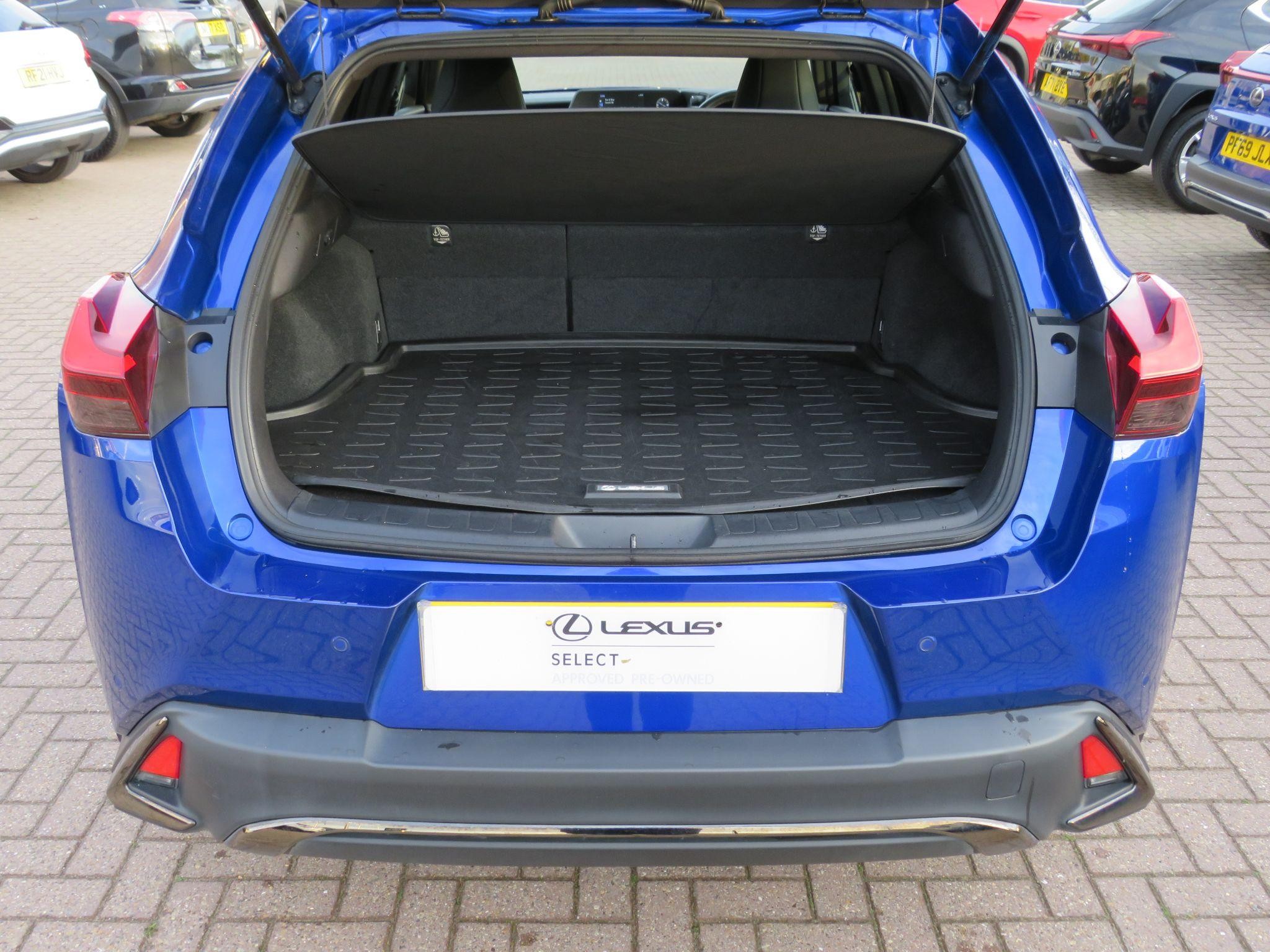 Lexus UX Image 12