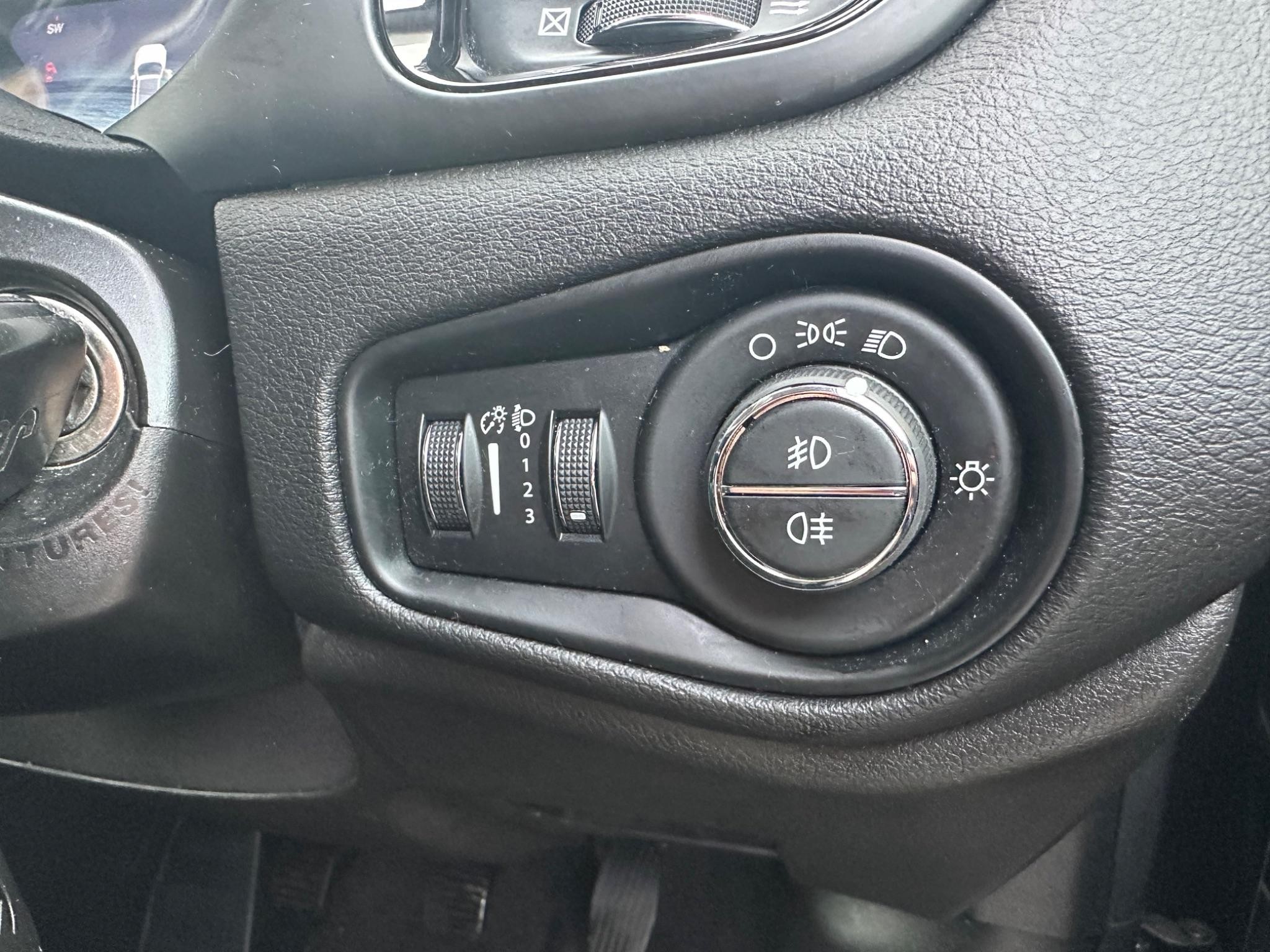 Jeep Renegade Image 36