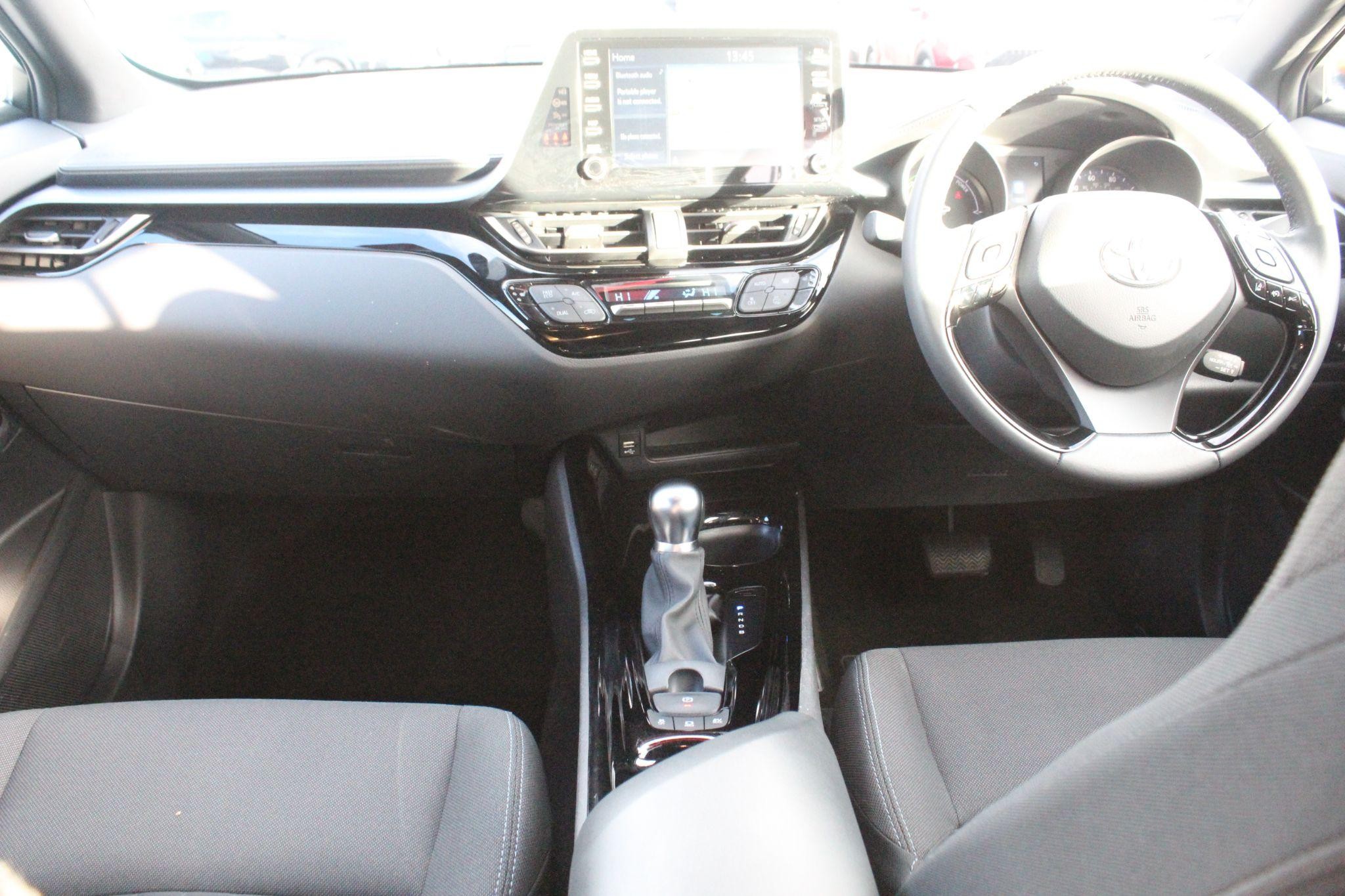 Toyota C-HR Image 15