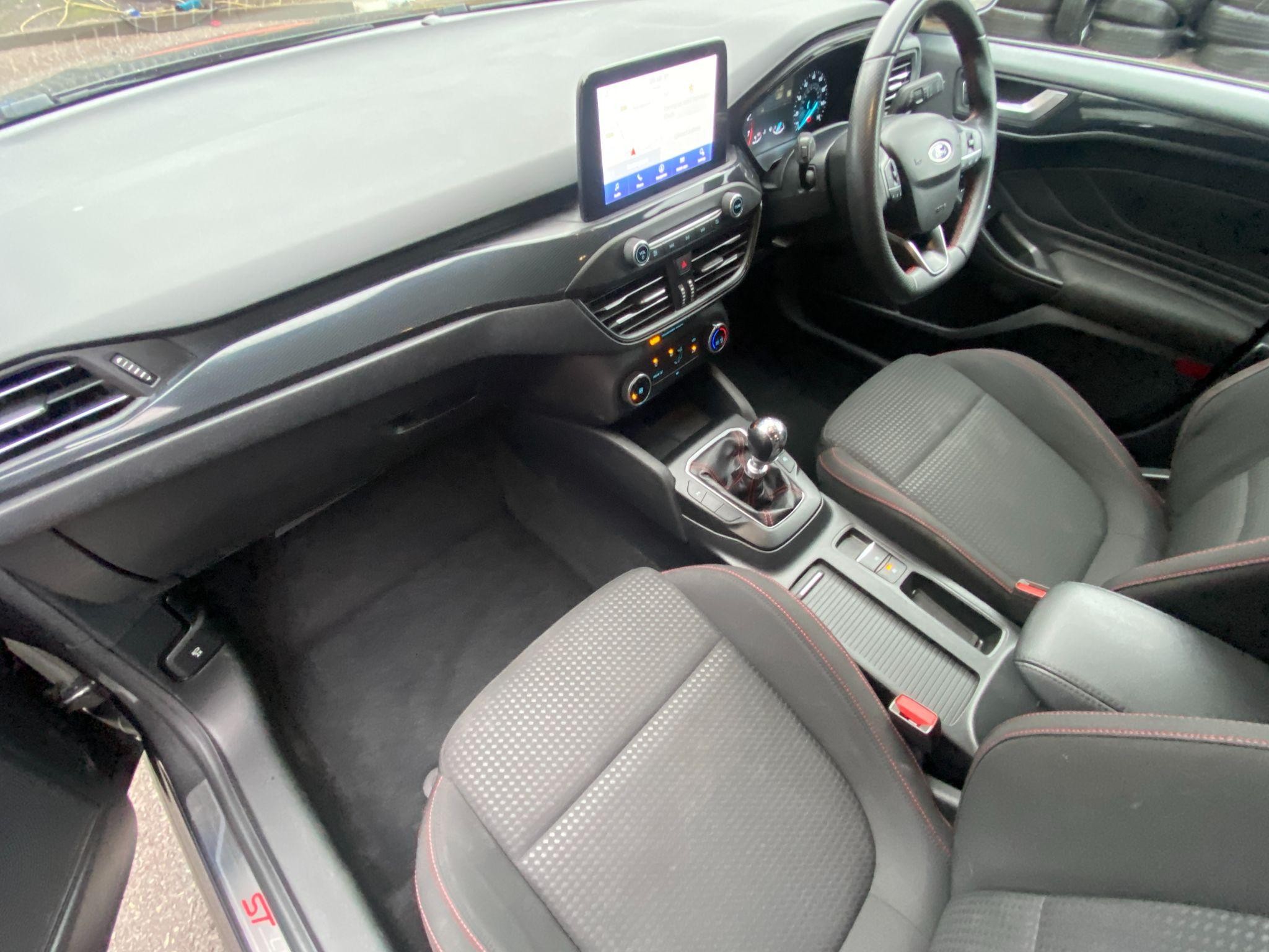 Ford Focus Image 18