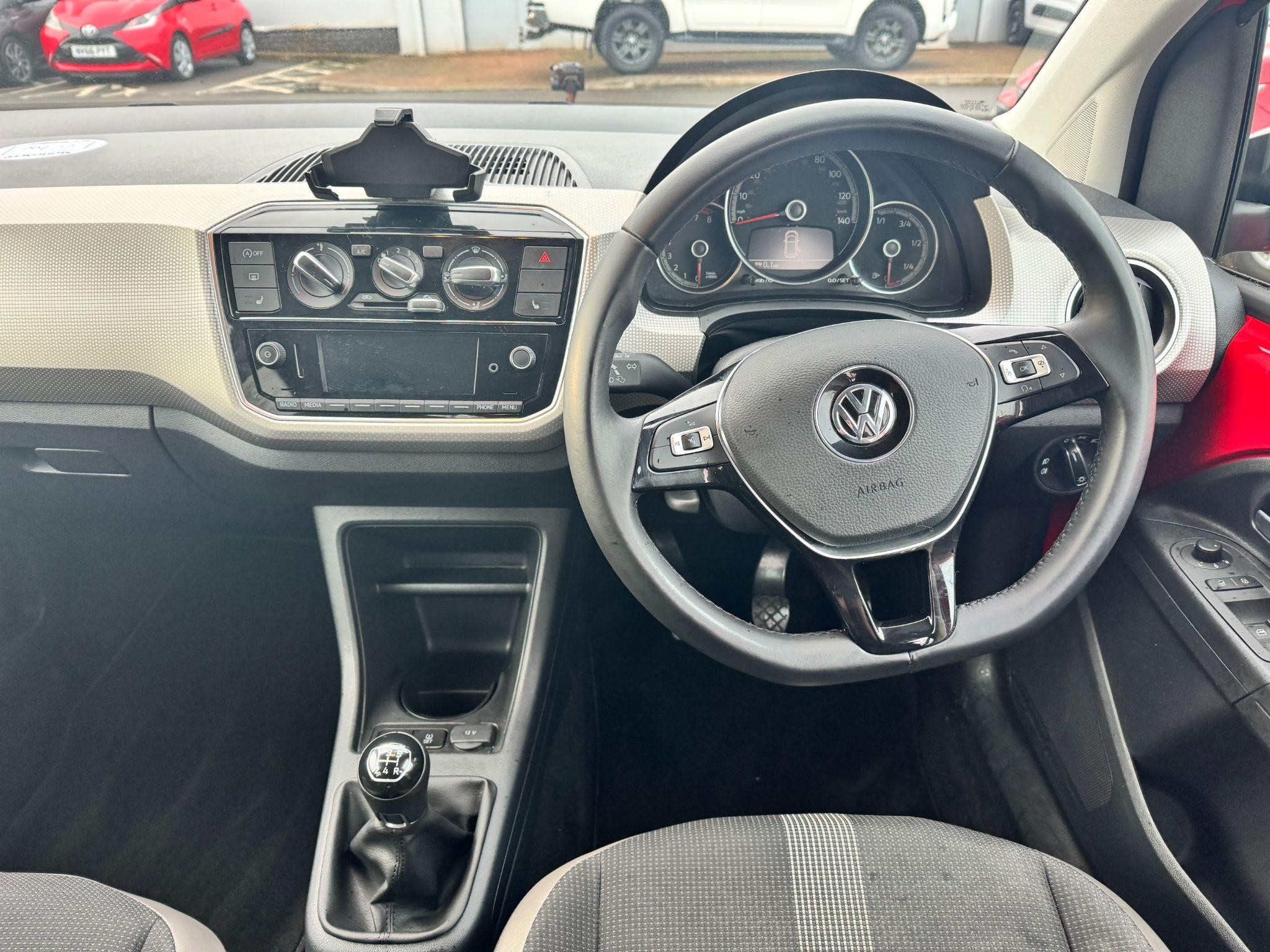 Volkswagen up! Image 15