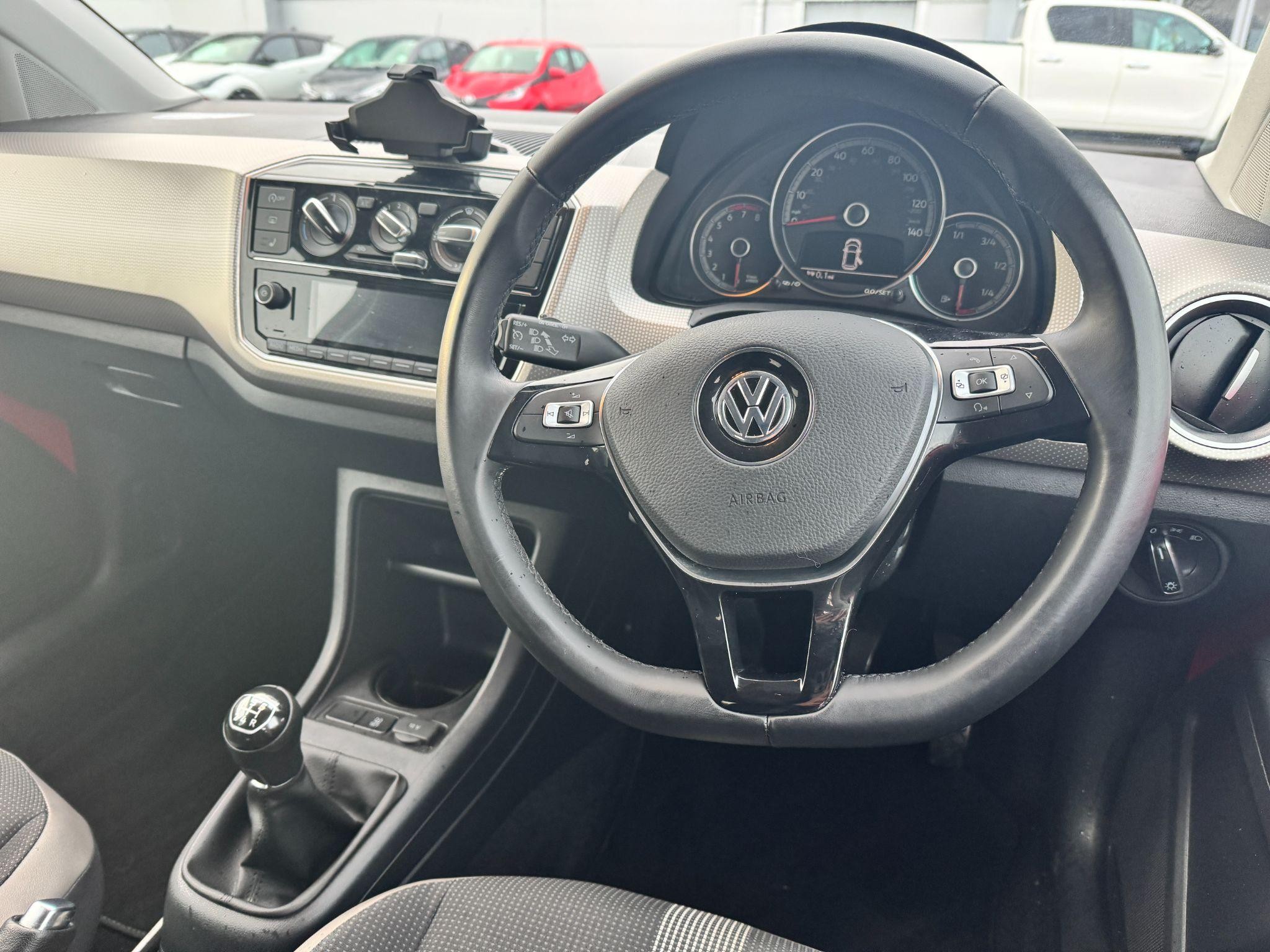 Volkswagen up! Image 16