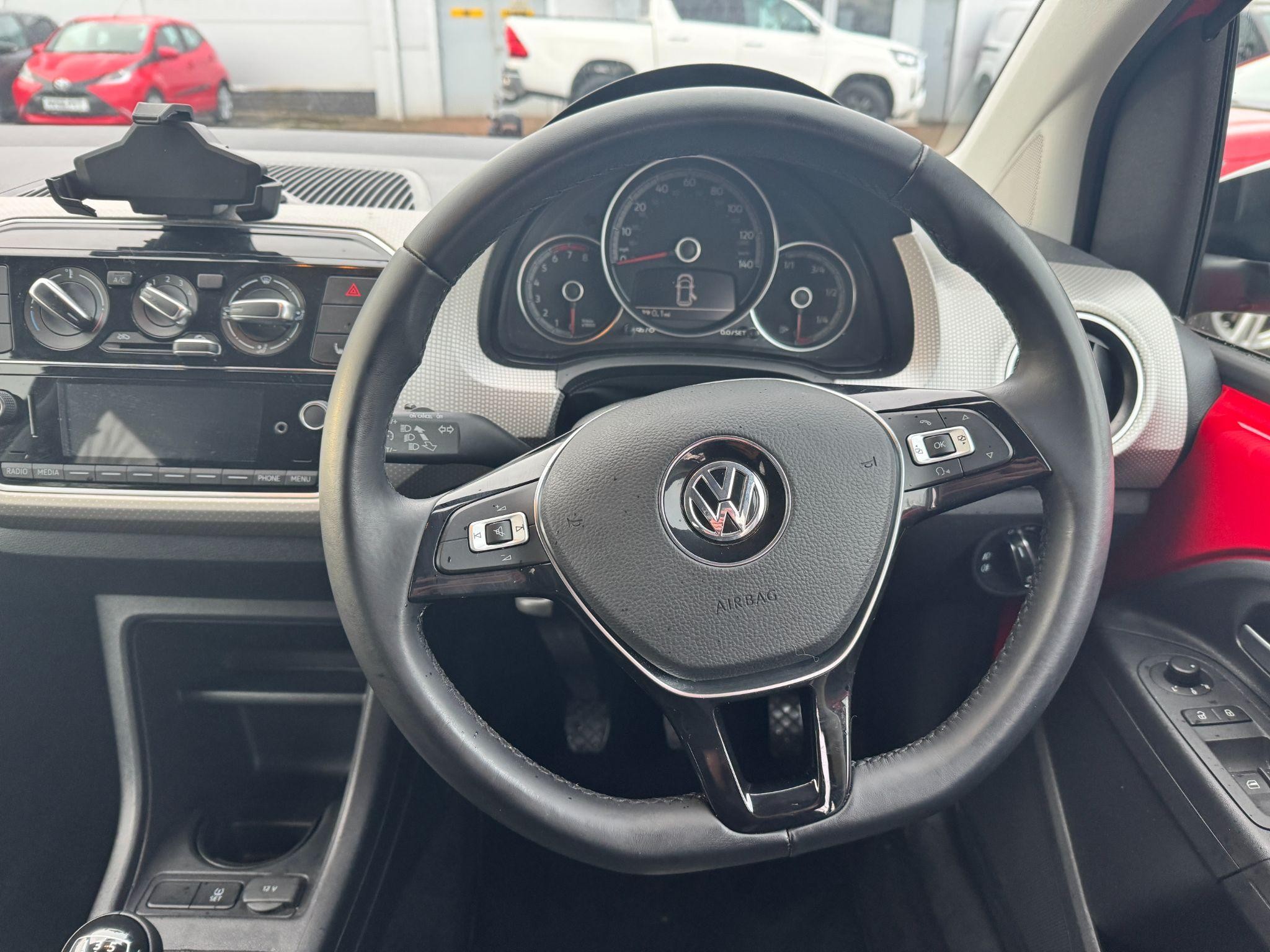 Volkswagen up! Image 17