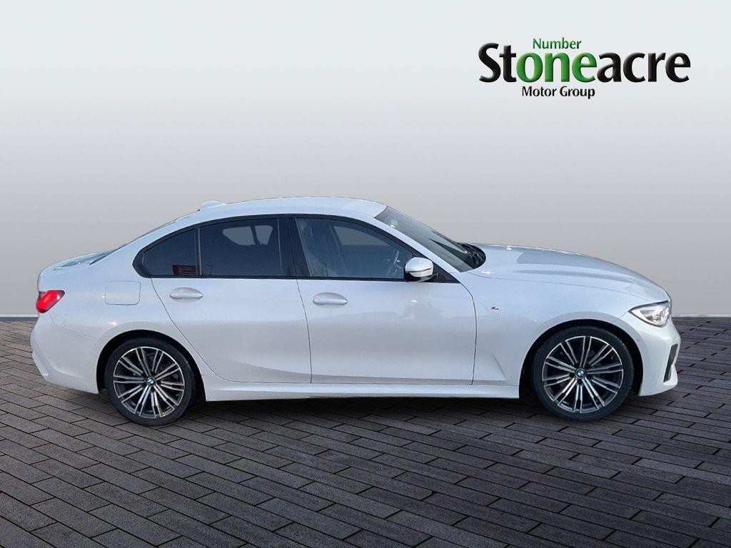 BMW 3 Series Image 2