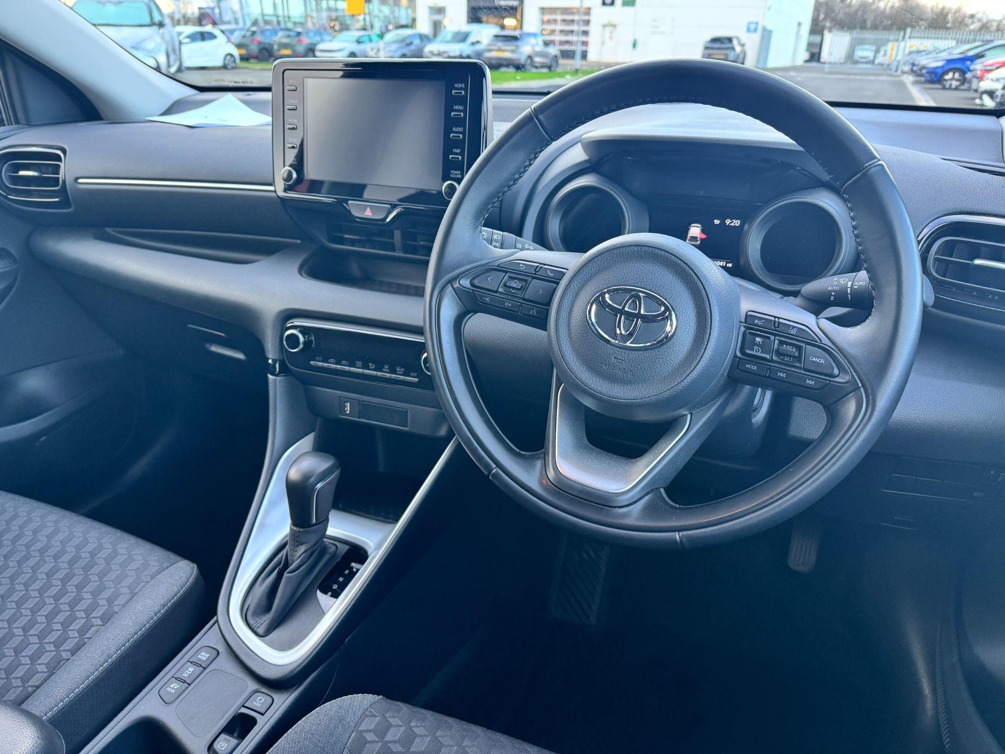 Toyota Yaris Image 16